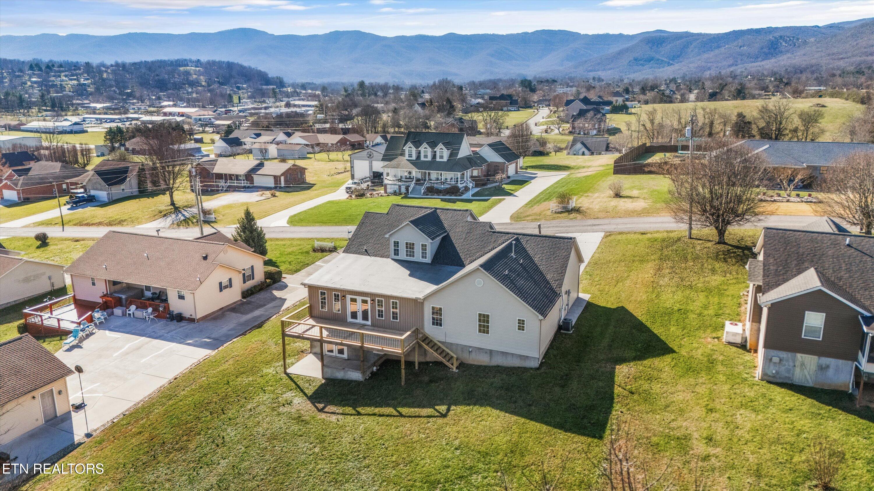 252 Perkins Lane Jacksboro TN 37757