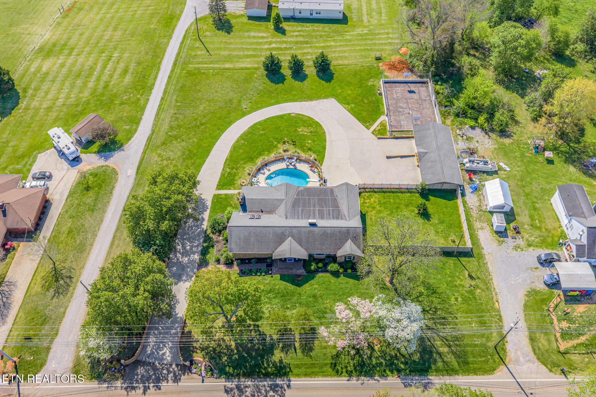 4912 W Emory Road Powell TN 37849