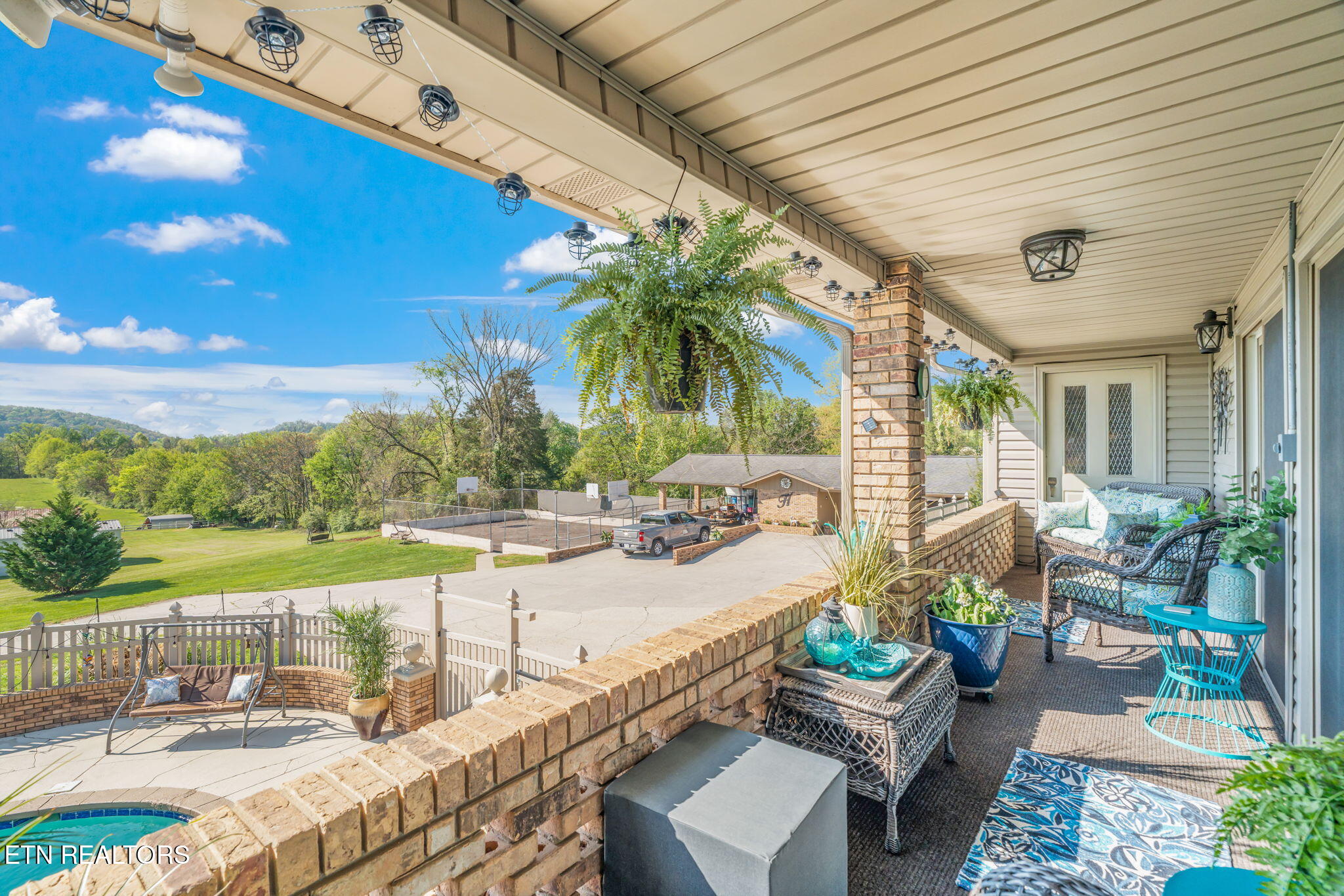 4912 W Emory Road Powell TN 37849