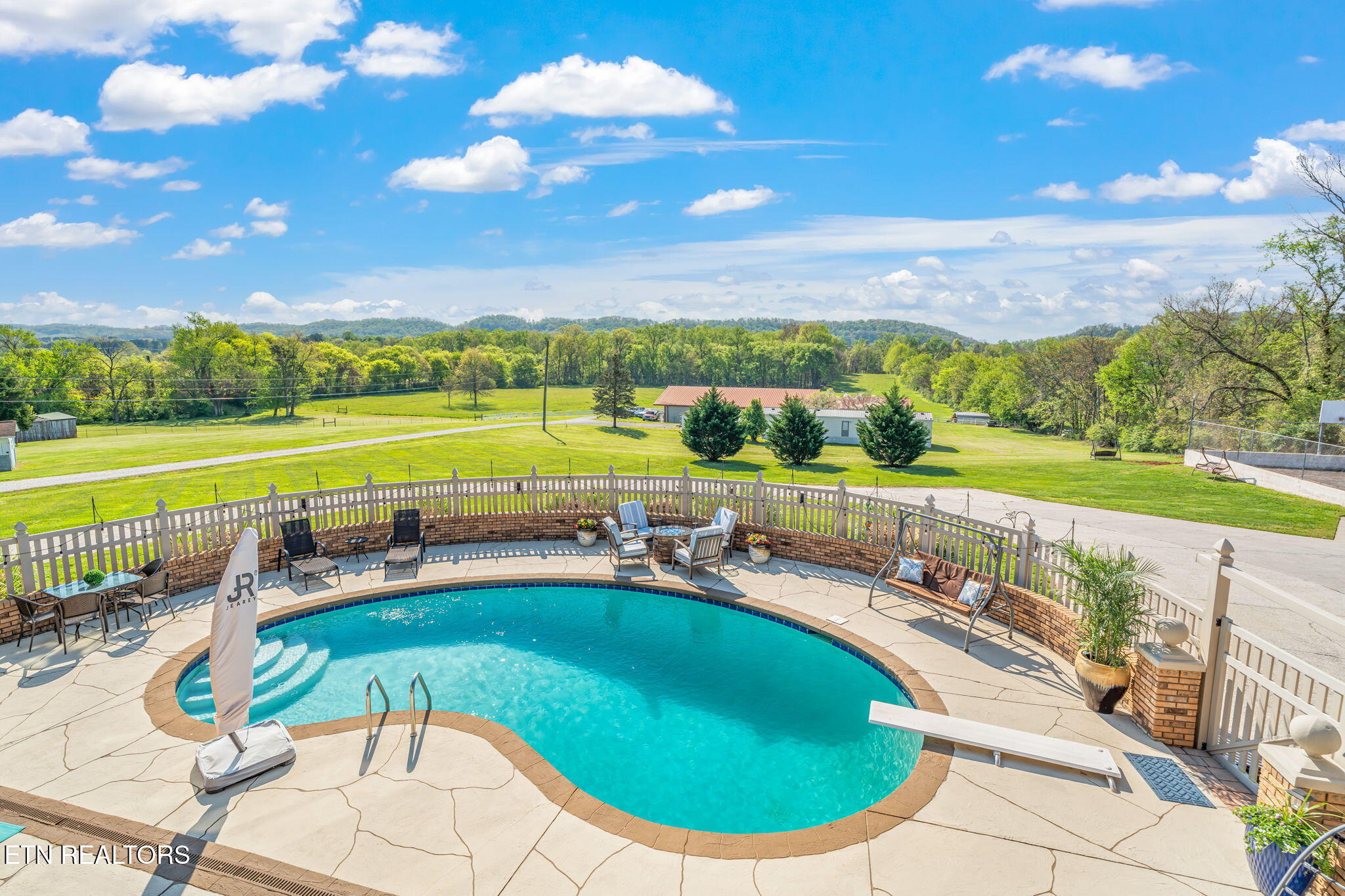 4912 W Emory Road Powell TN 37849