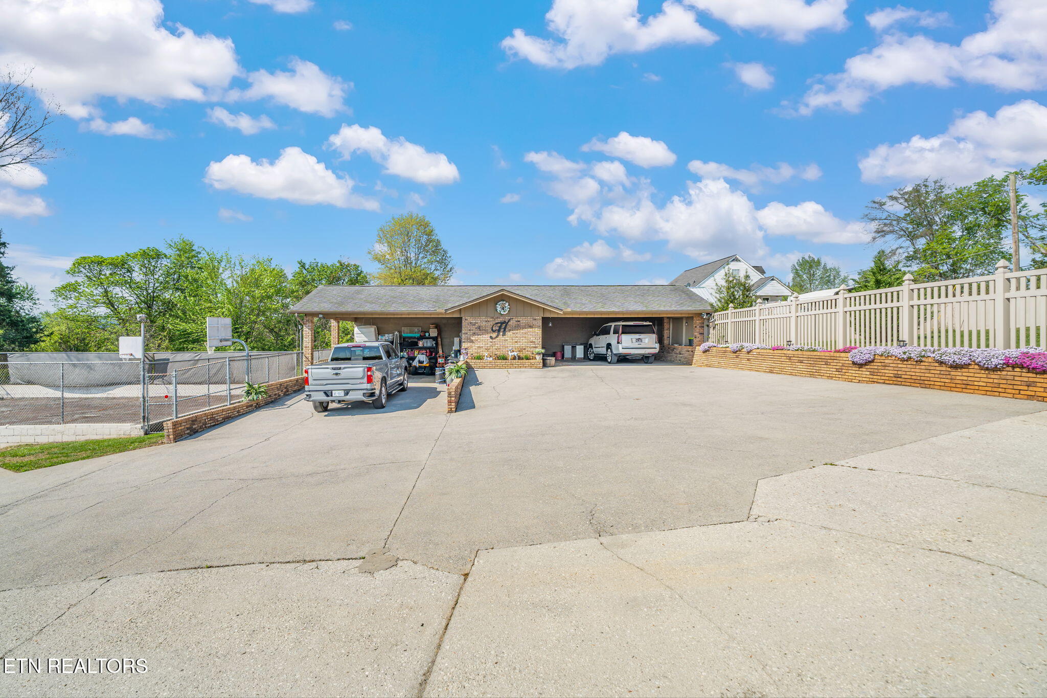 4912 W Emory Road Powell TN 37849