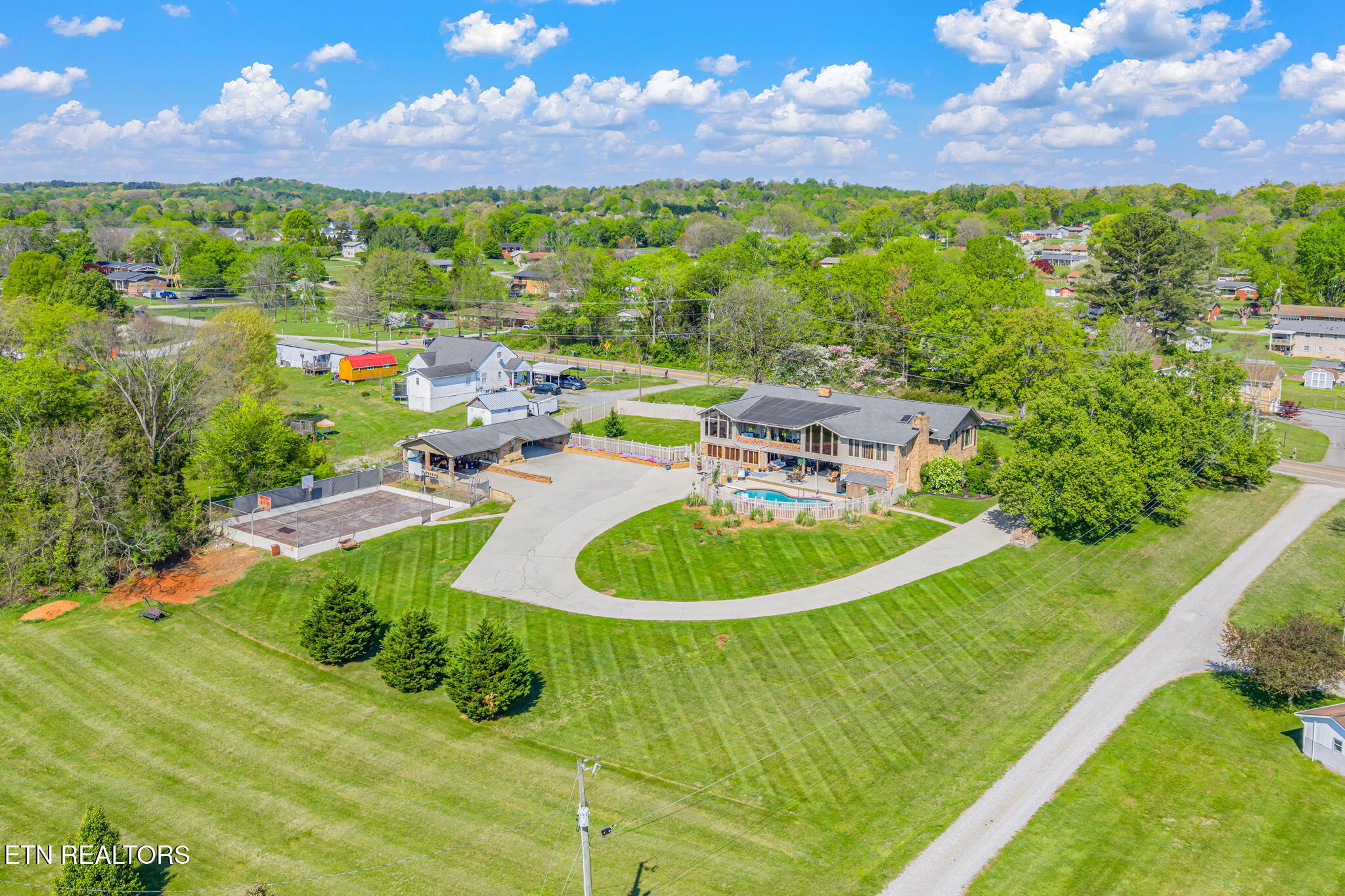 4912 W Emory Road Powell TN 37849