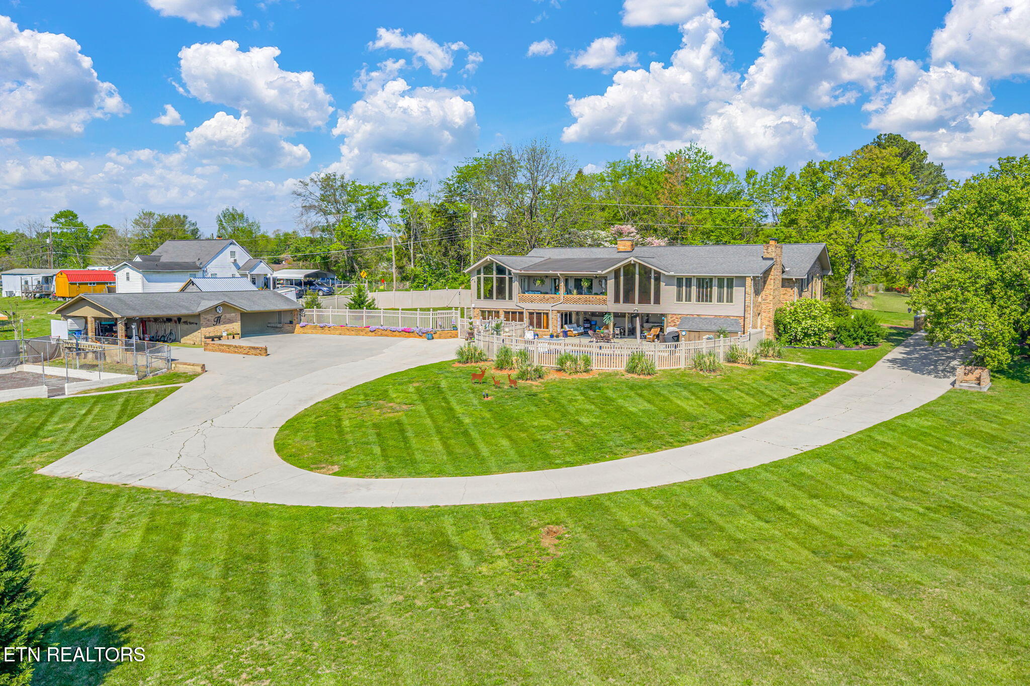 4912 W Emory Road Powell TN 37849
