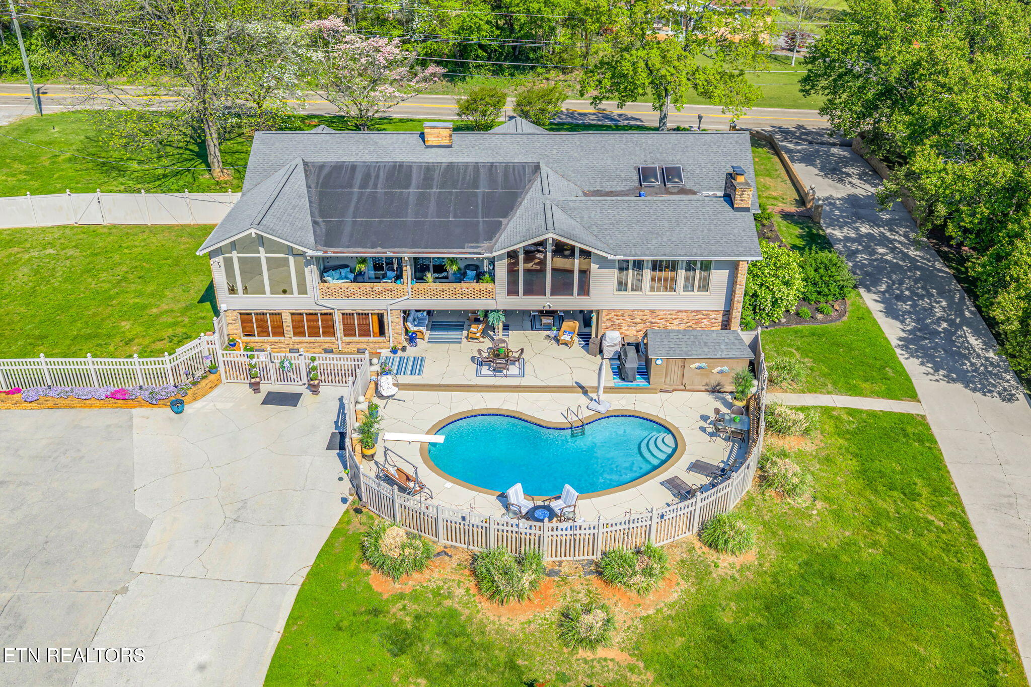 4912 W Emory Road Powell TN 37849