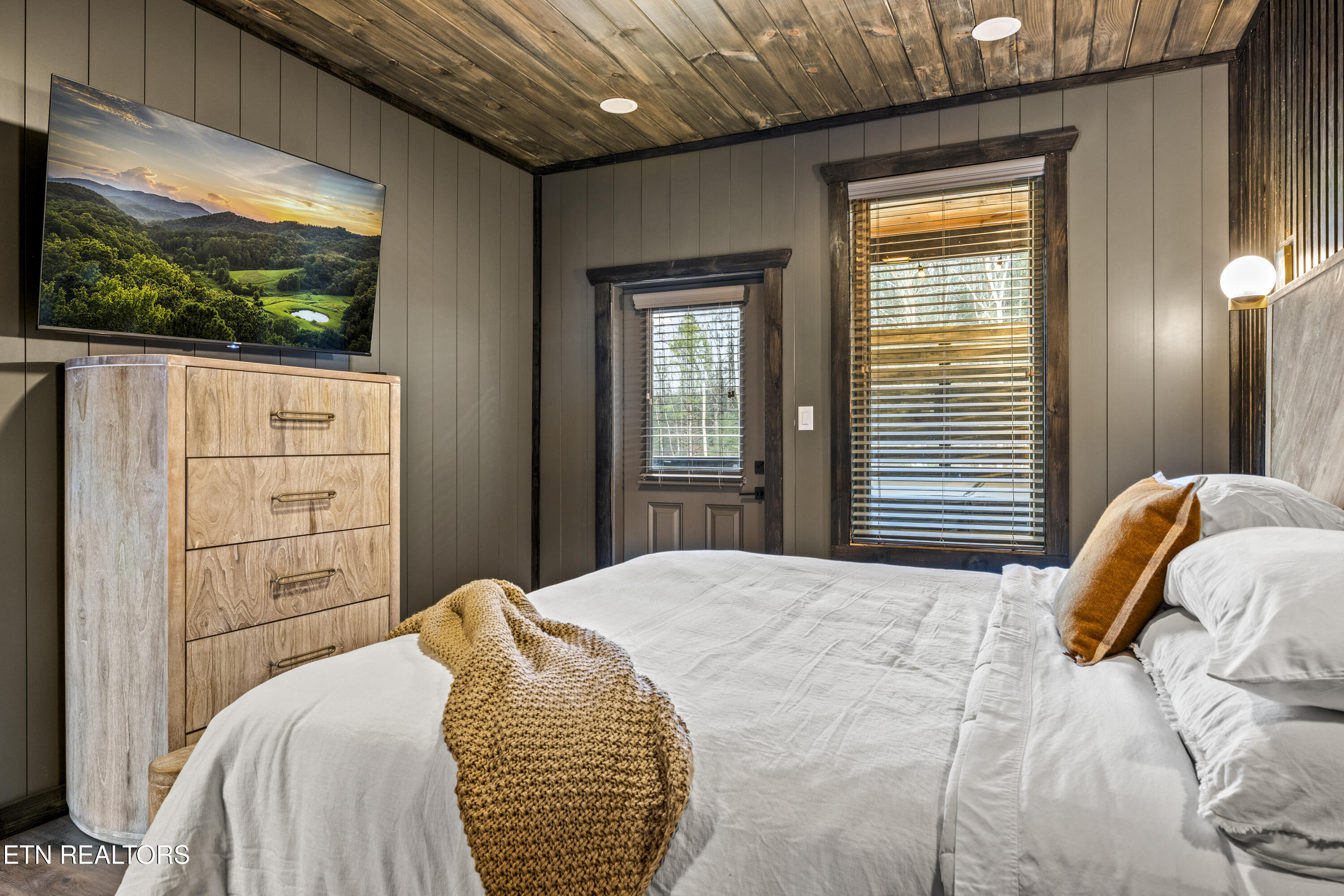571 Warbonnet Way Pigeon Forge TN 37863