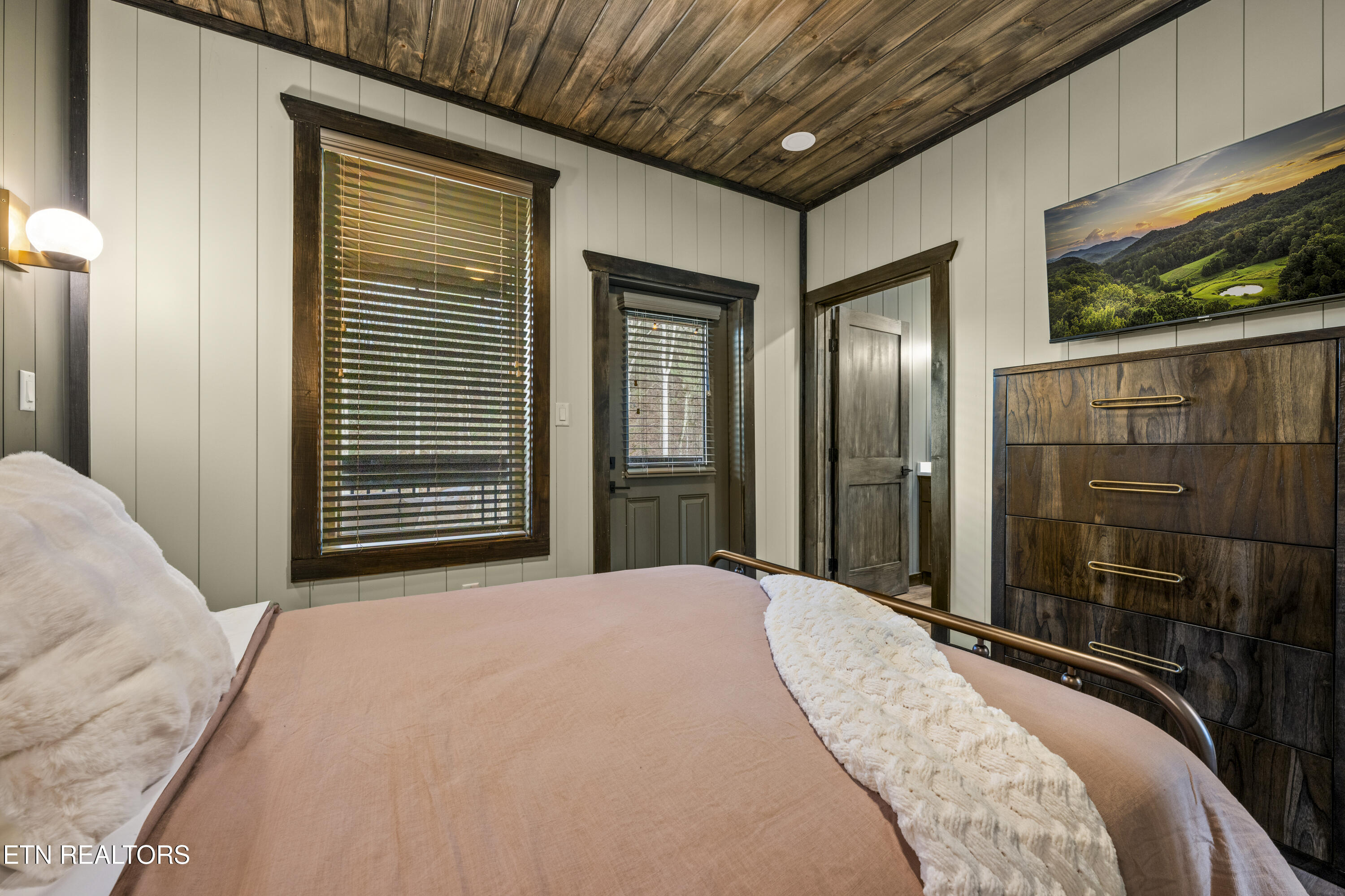 571 Warbonnet Way Pigeon Forge TN 37863