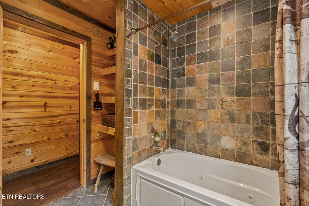 1625 Bear Claw Way Sevierville TN 37862