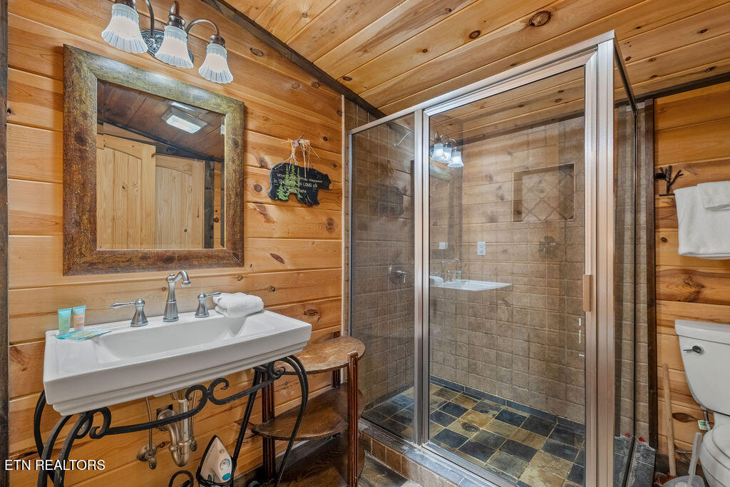 1625 Bear Claw Way Sevierville TN 37862