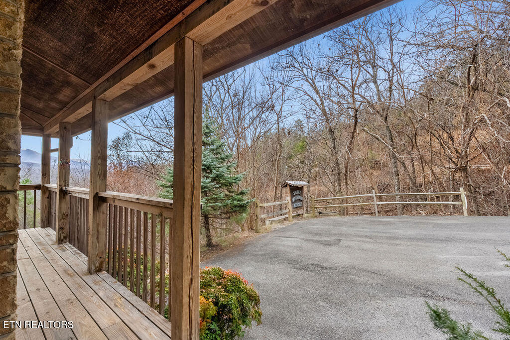 1625 Bear Claw Way Sevierville TN 37862