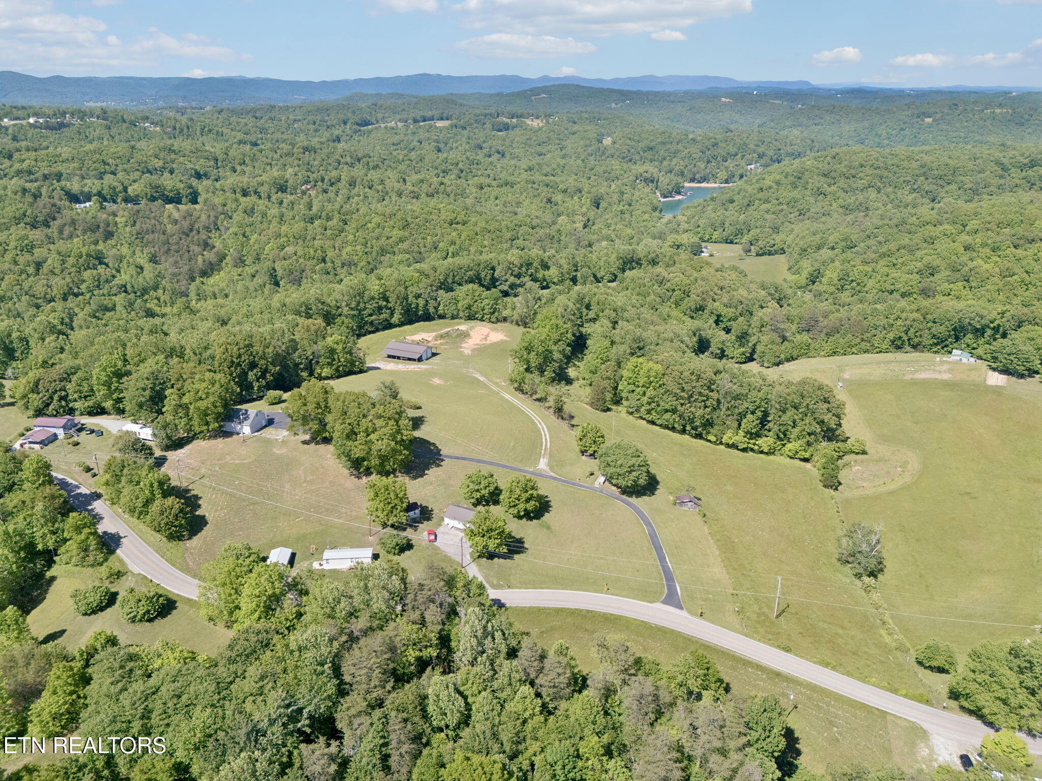 2245 Pinecrest Road Jacksboro TN 37757