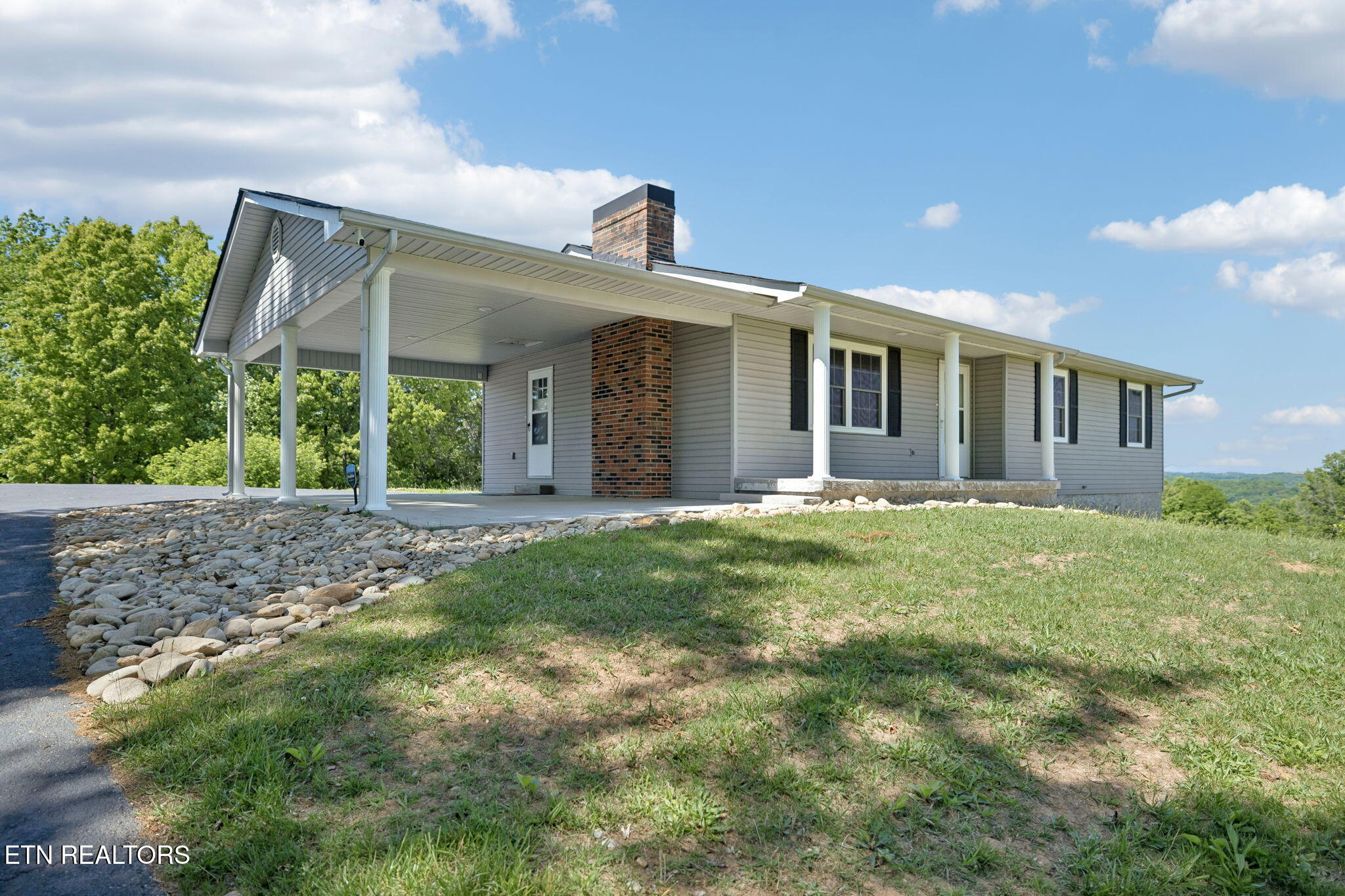 2245 Pinecrest Road Jacksboro TN 37757