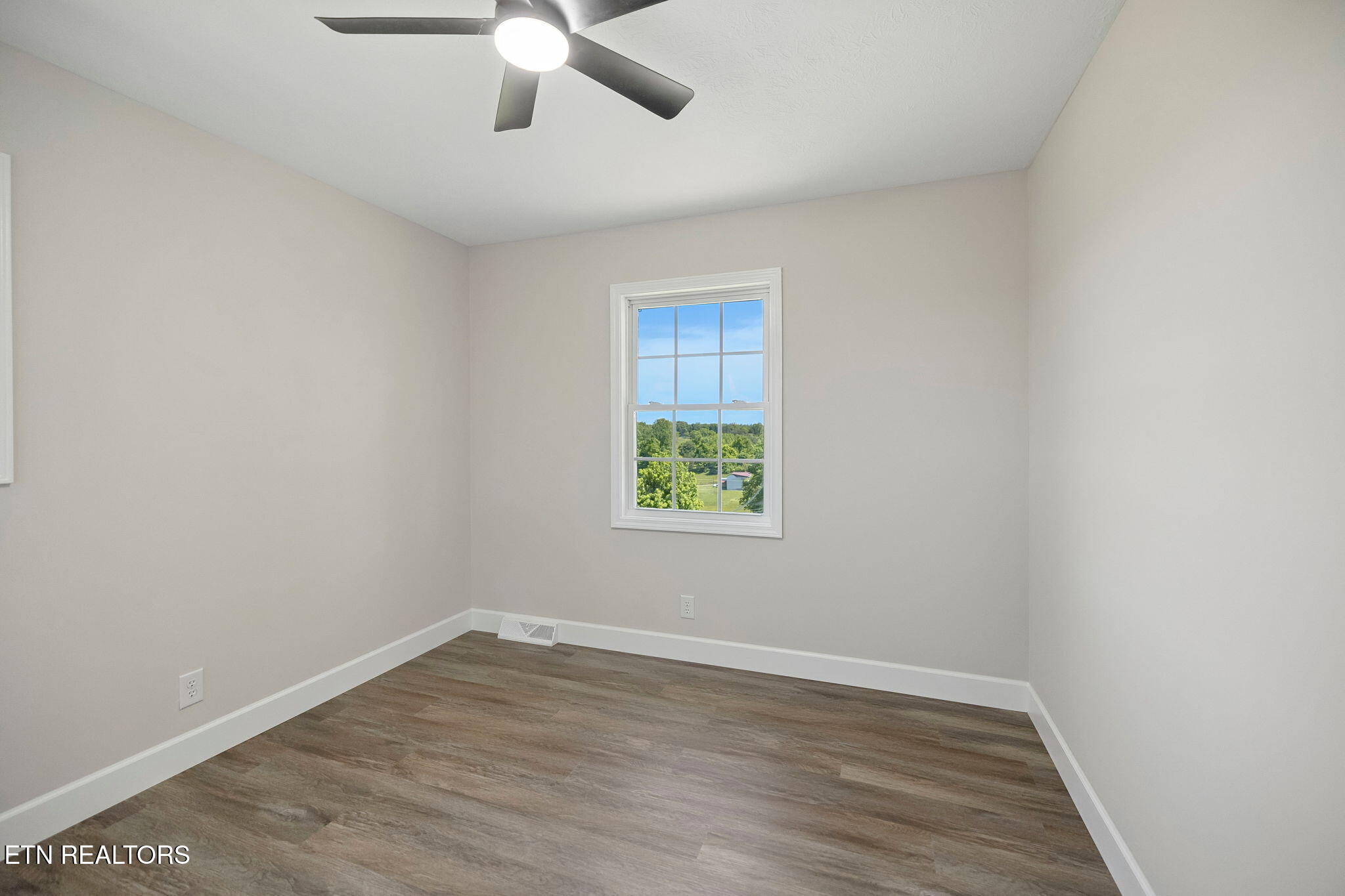 2245 Pinecrest Road Jacksboro TN 37757