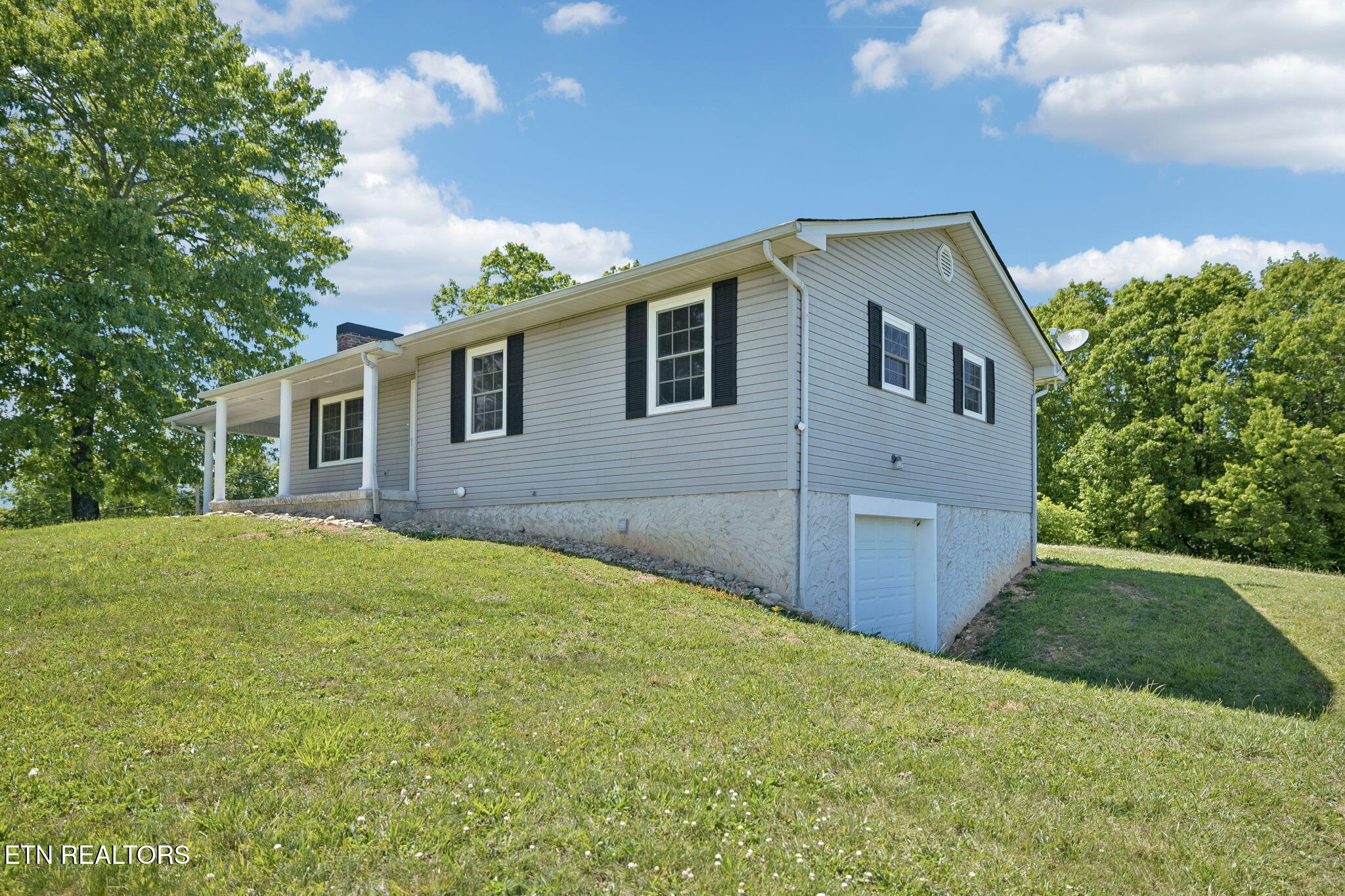 2245 Pinecrest Road Jacksboro TN 37757