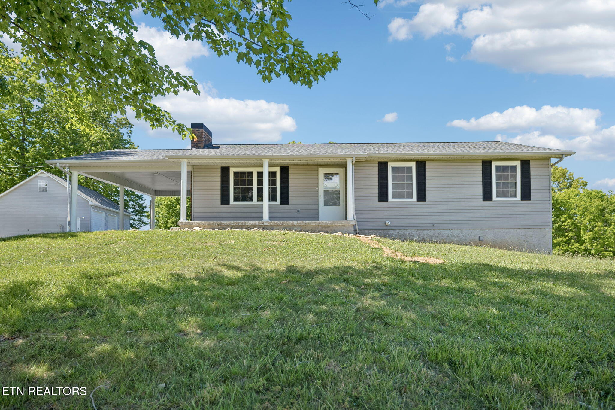 2245 Pinecrest Road Jacksboro TN 37757