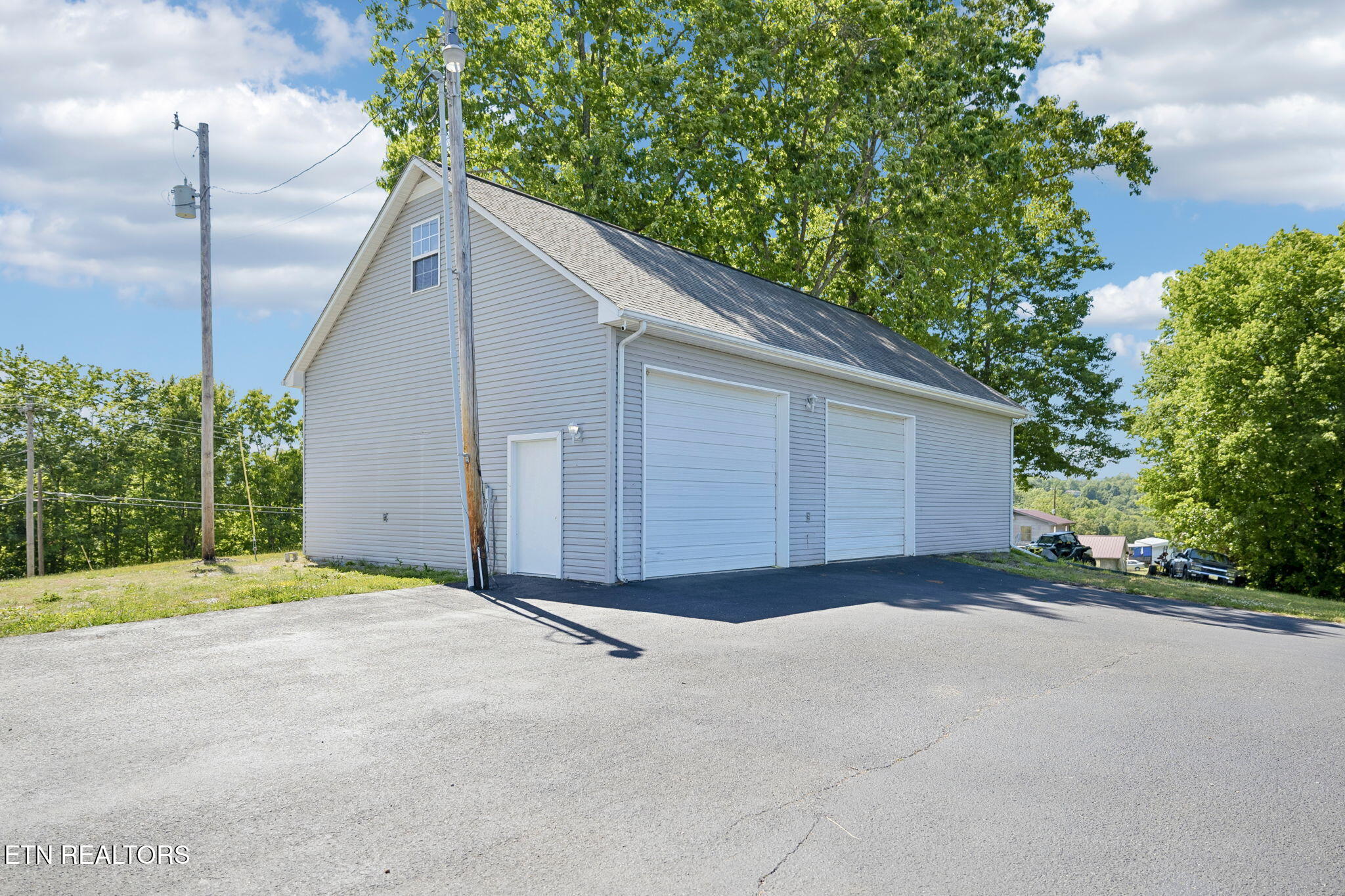 2245 Pinecrest Road Jacksboro TN 37757