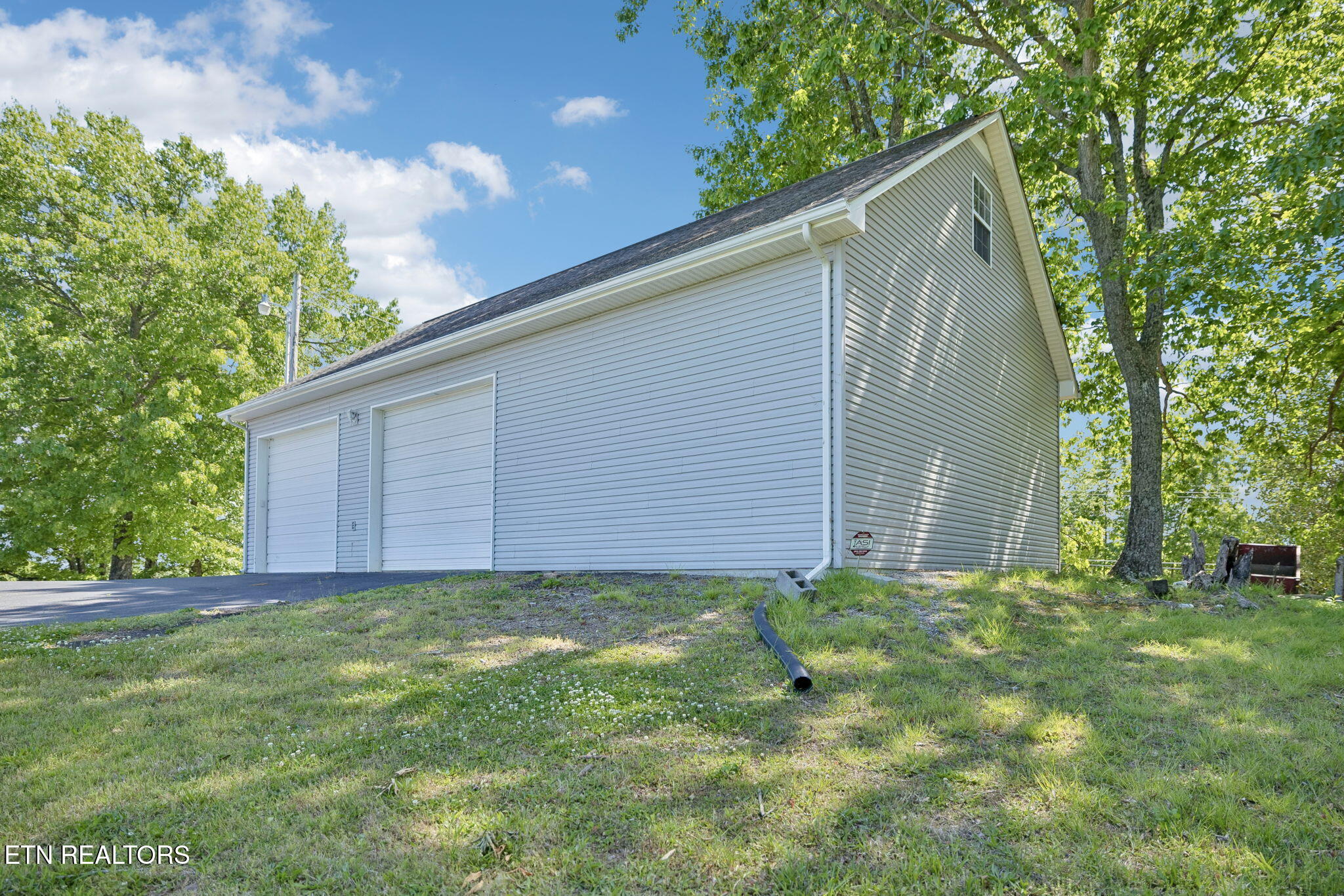 2245 Pinecrest Road Jacksboro TN 37757