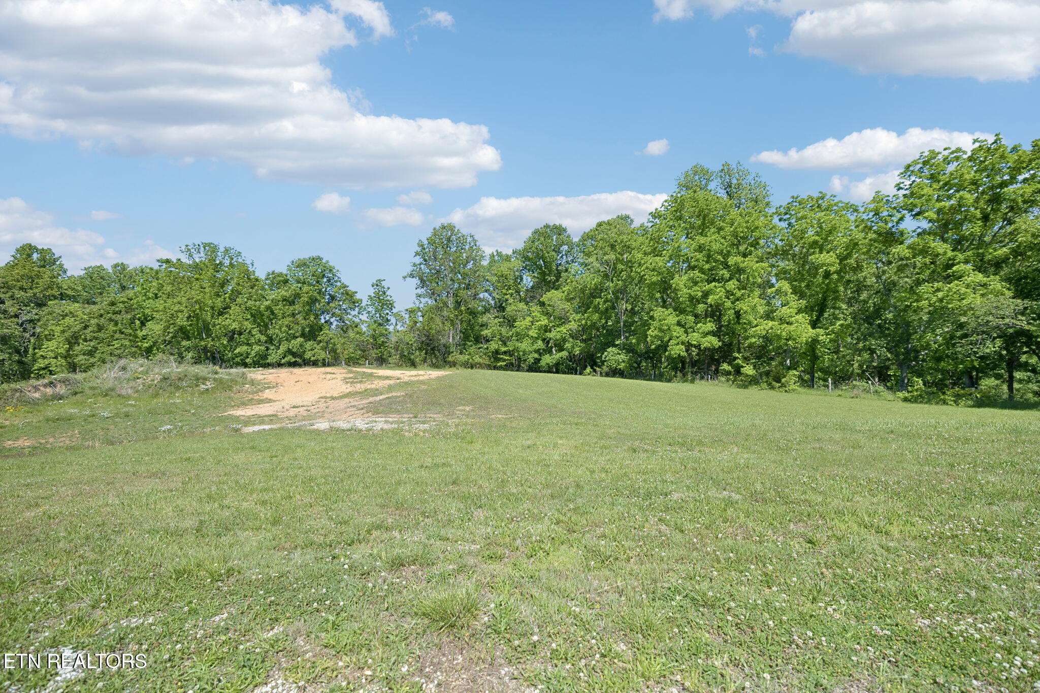 2245 Pinecrest Road Jacksboro TN 37757