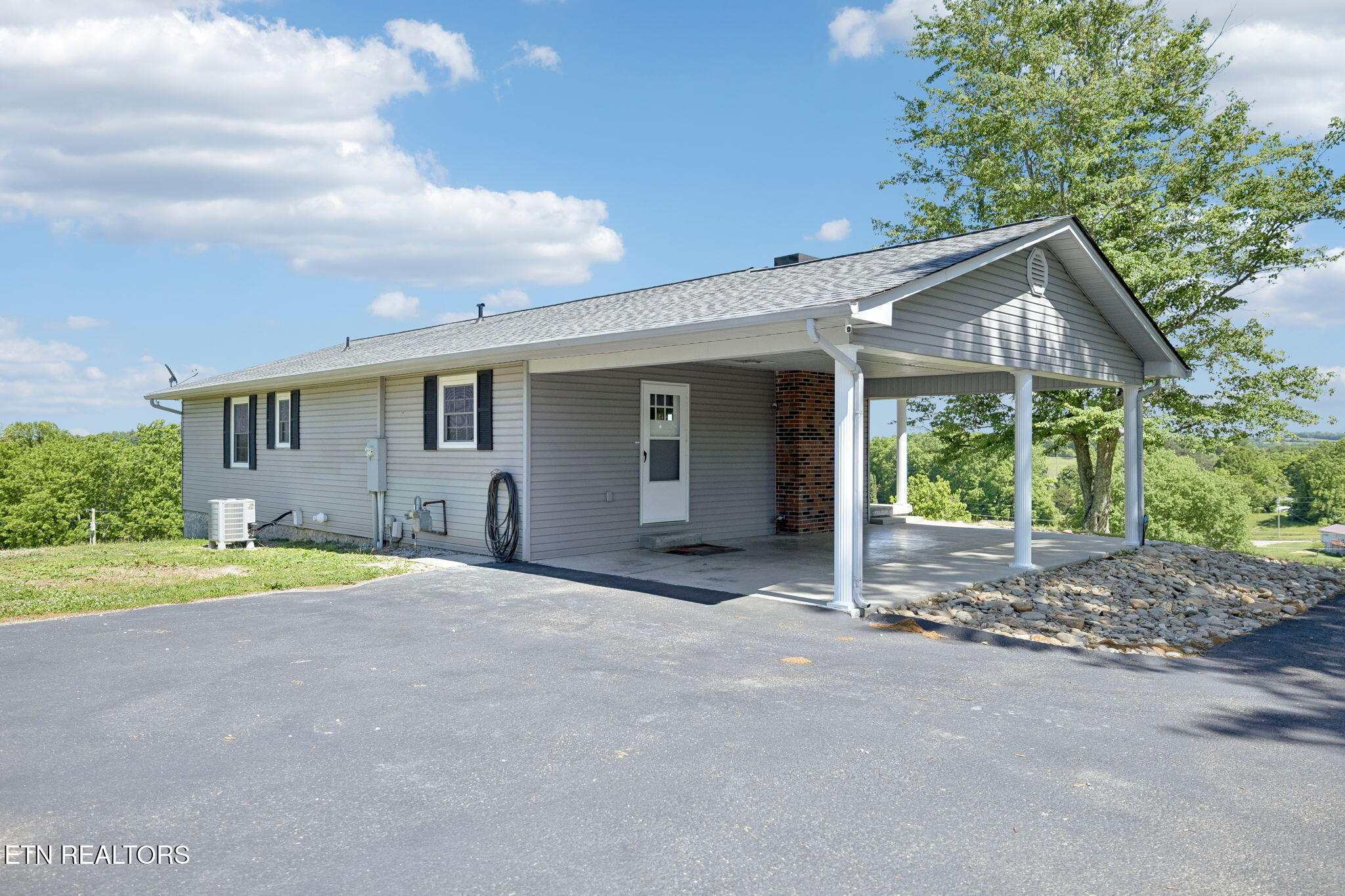 2245 Pinecrest Road Jacksboro TN 37757