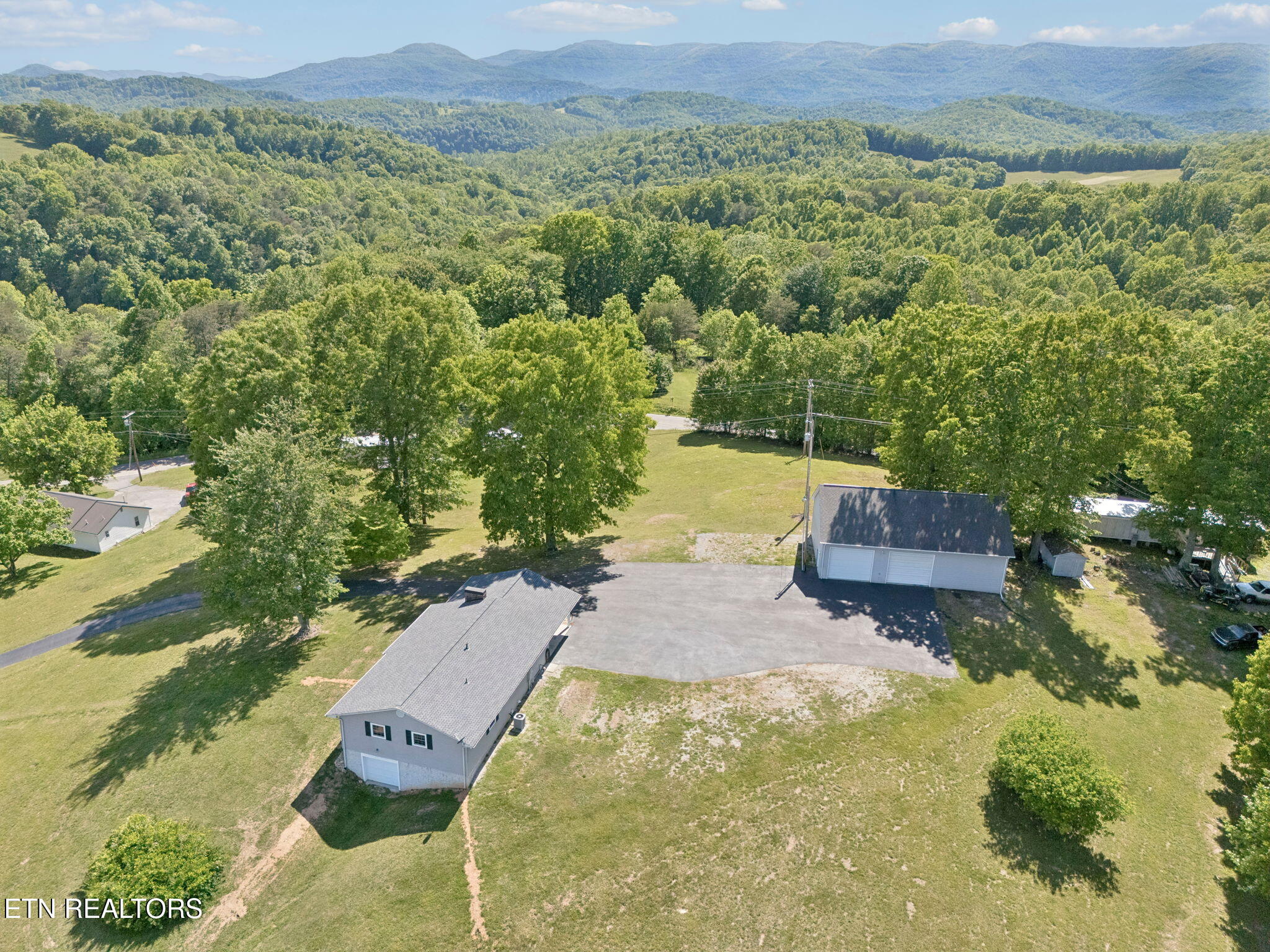2245 Pinecrest Road Jacksboro TN 37757
