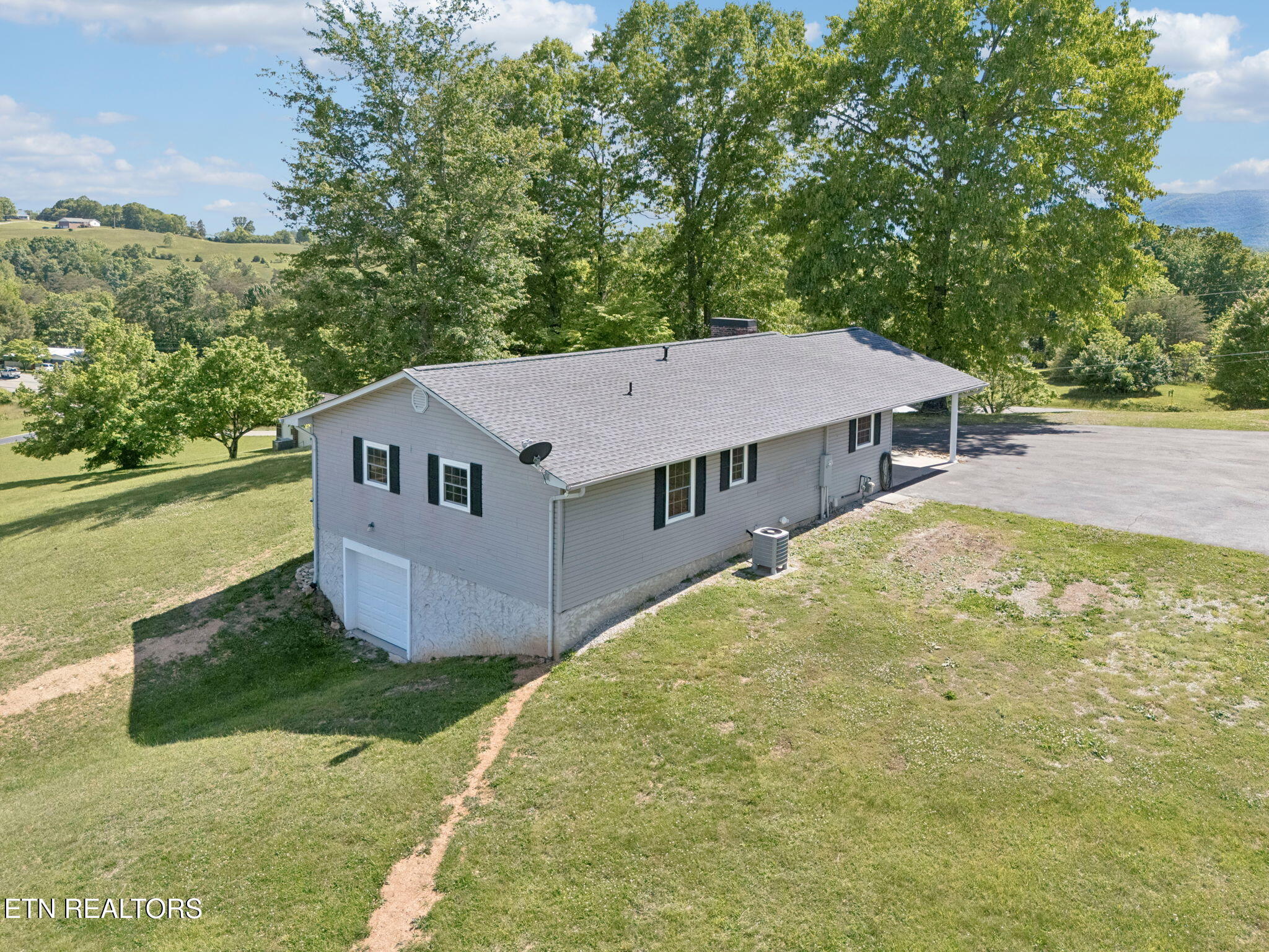 2245 Pinecrest Road Jacksboro TN 37757