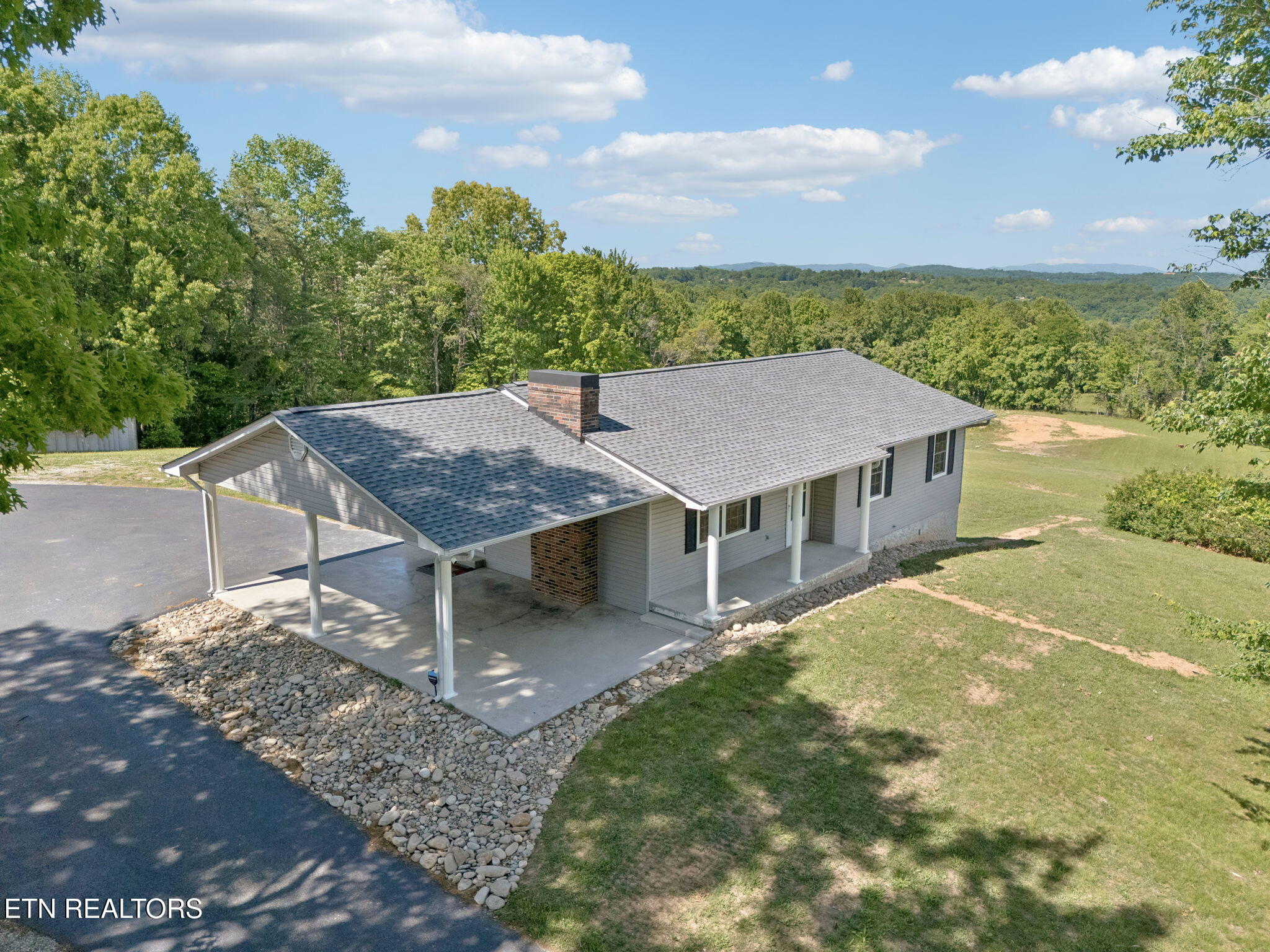 2245 Pinecrest Road Jacksboro TN 37757