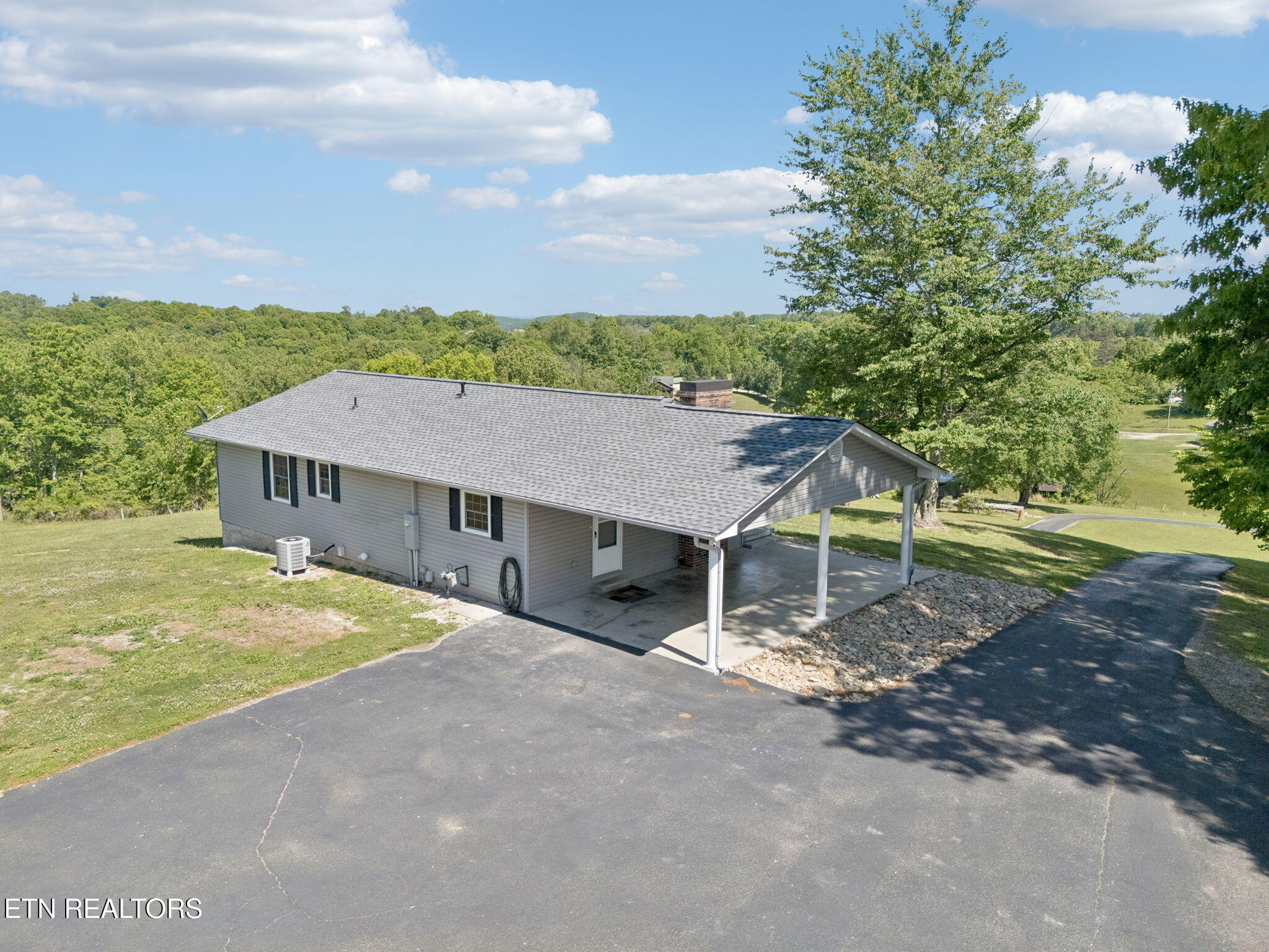 2245 Pinecrest Road Jacksboro TN 37757