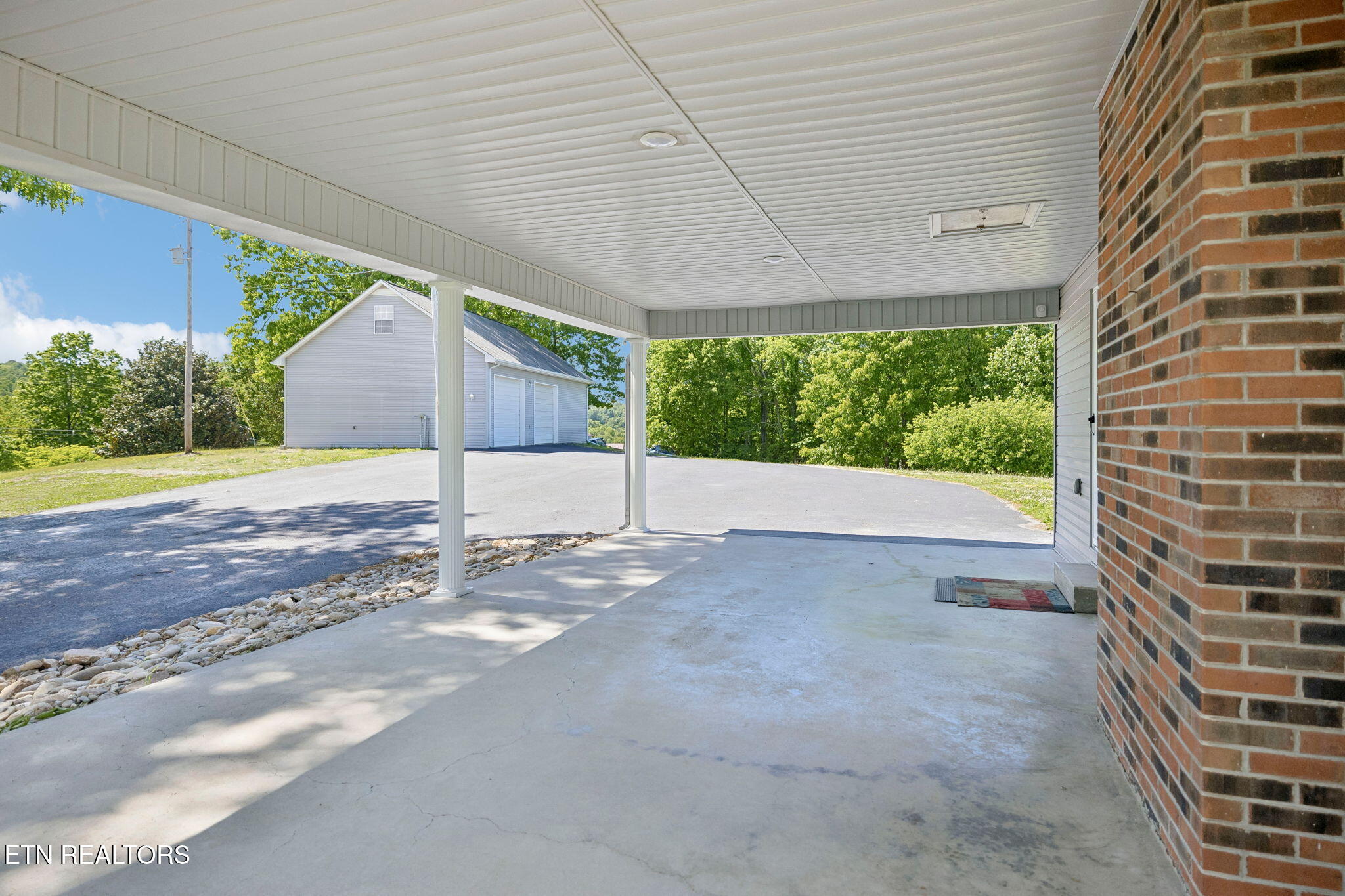 2245 Pinecrest Road Jacksboro TN 37757