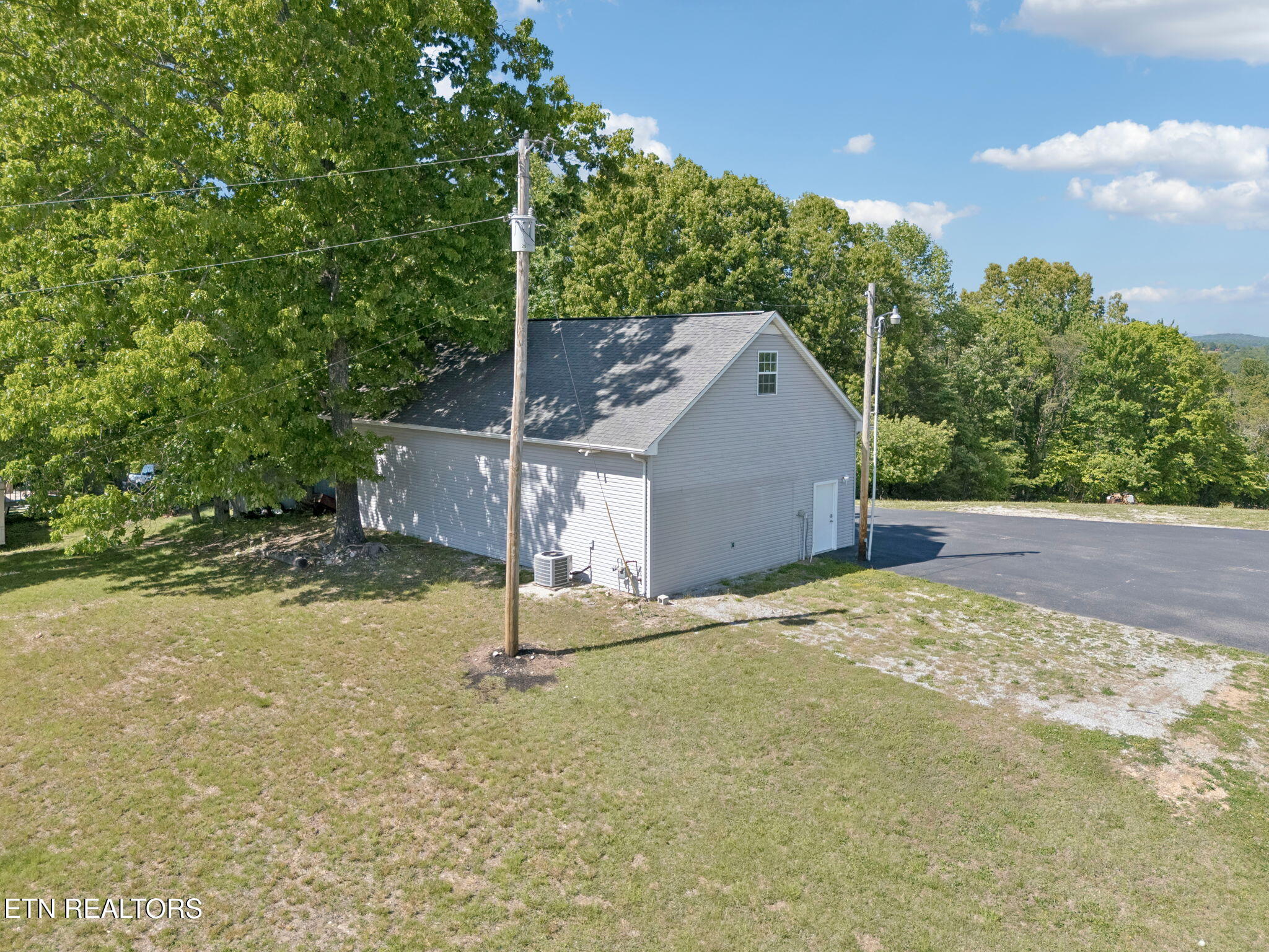 2245 Pinecrest Road Jacksboro TN 37757