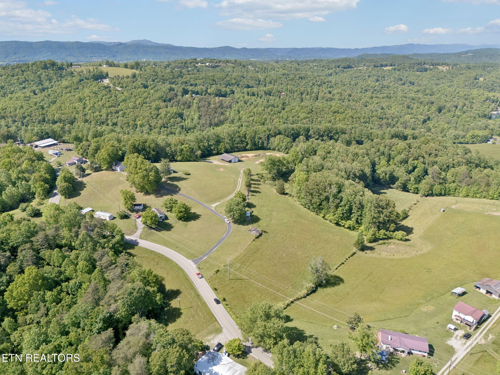 2245 Pinecrest Road Jacksboro TN 37757