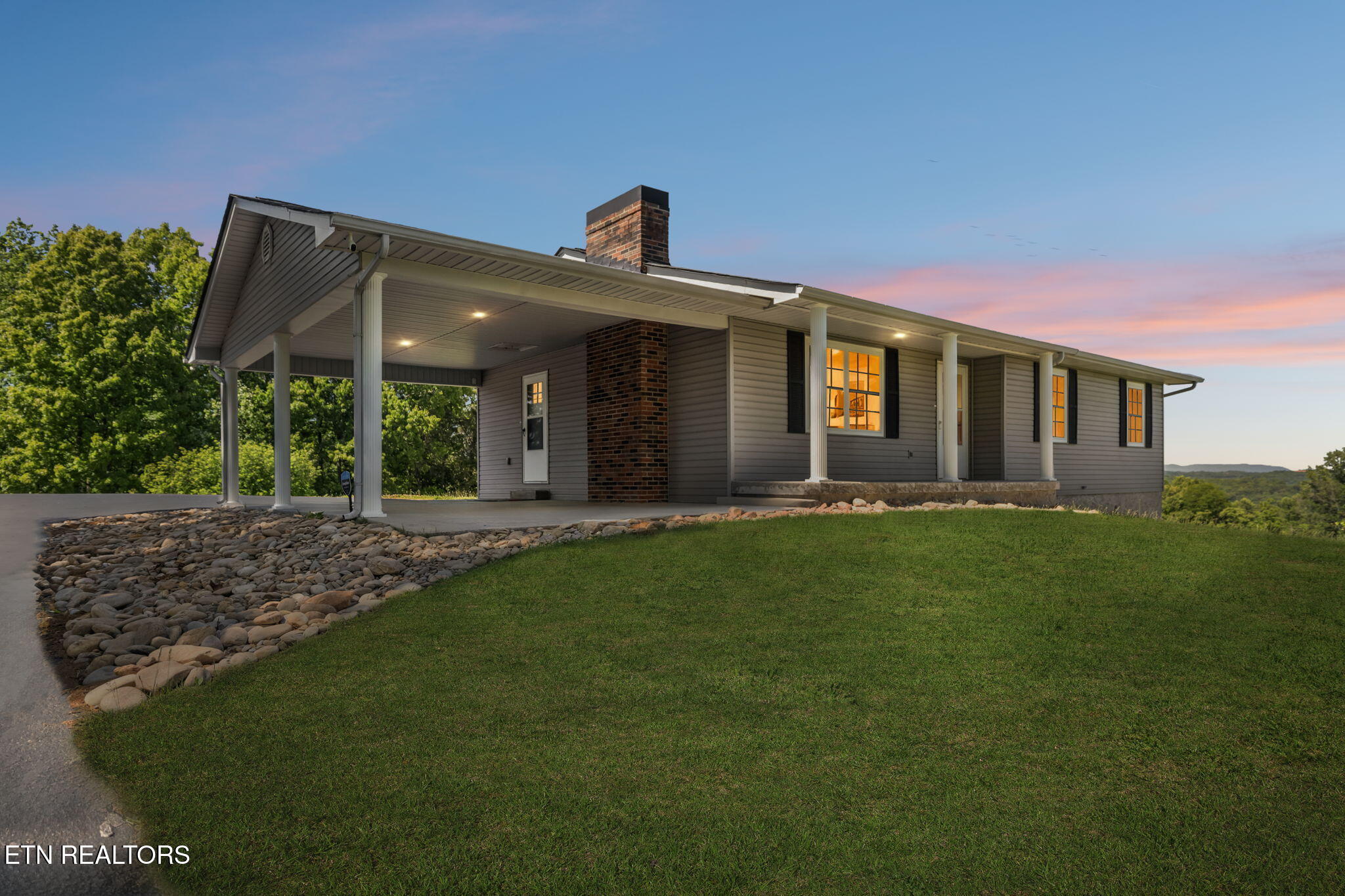 2245 Pinecrest Road Jacksboro TN 37757