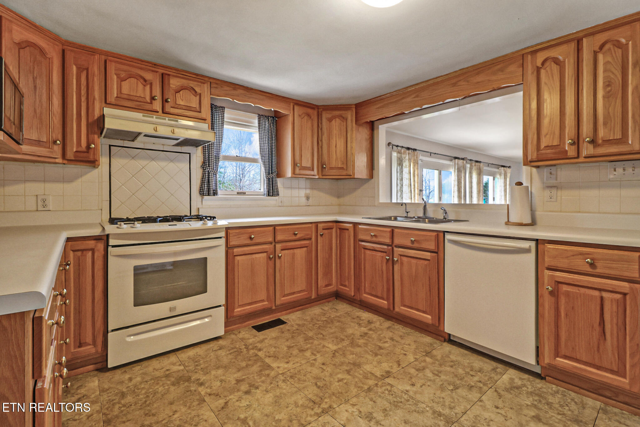 270 Hugh Jones Road Sunbright TN 37872