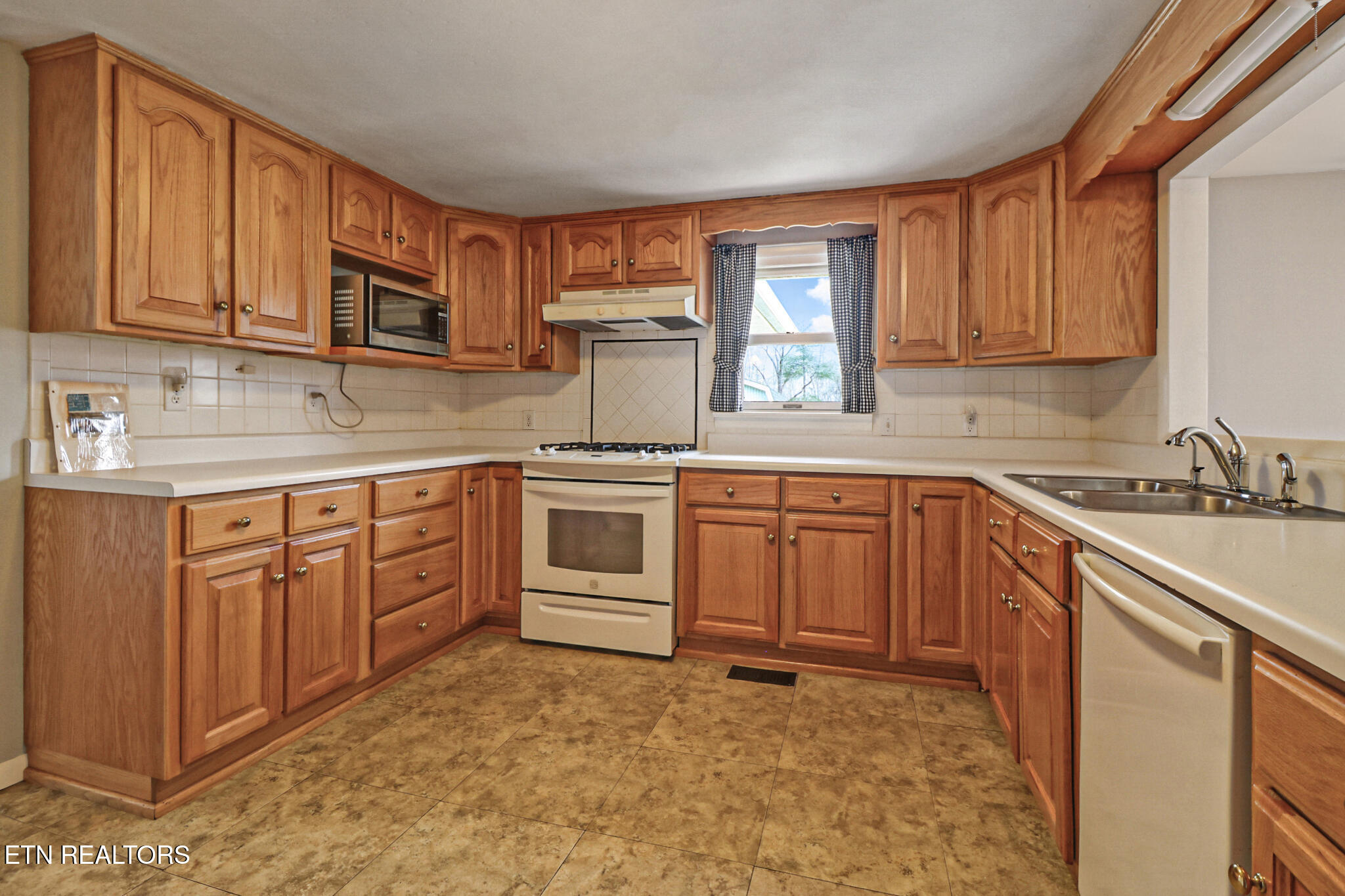 270 Hugh Jones Road Sunbright TN 37872