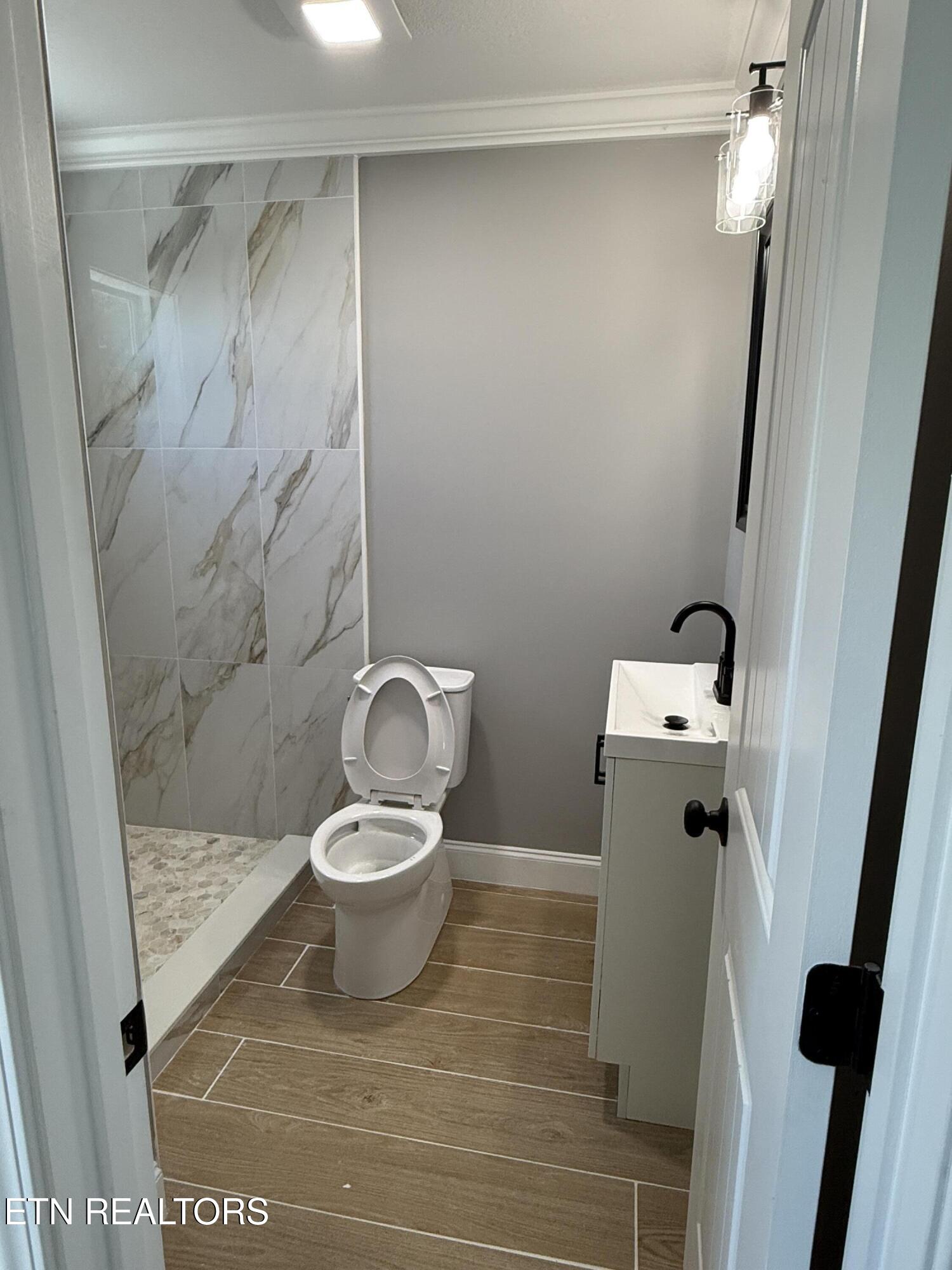311 1/2 E 1st Avenue Lenoir City TN 37771
