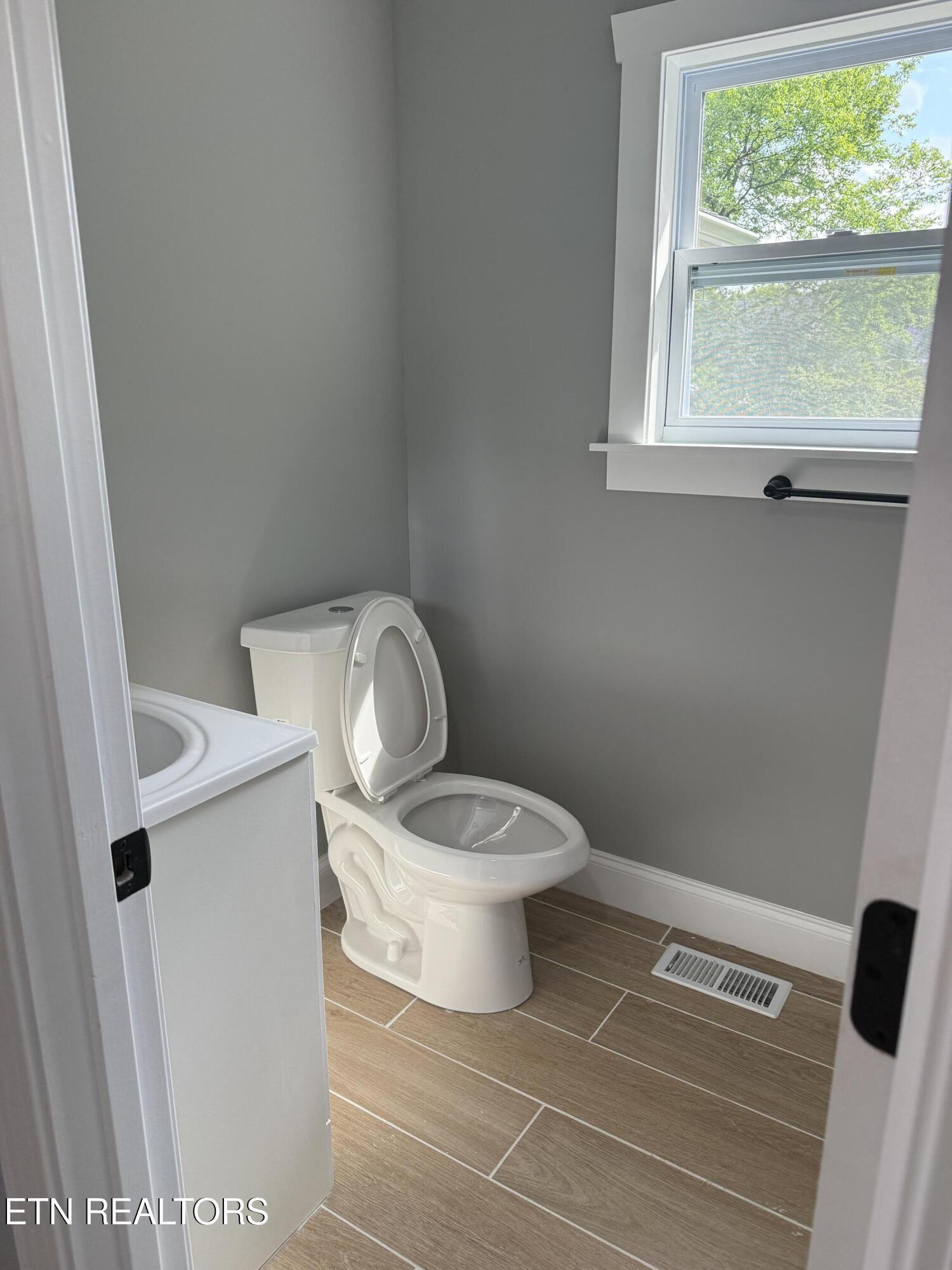 311 1/2 E 1st Avenue Lenoir City TN 37771