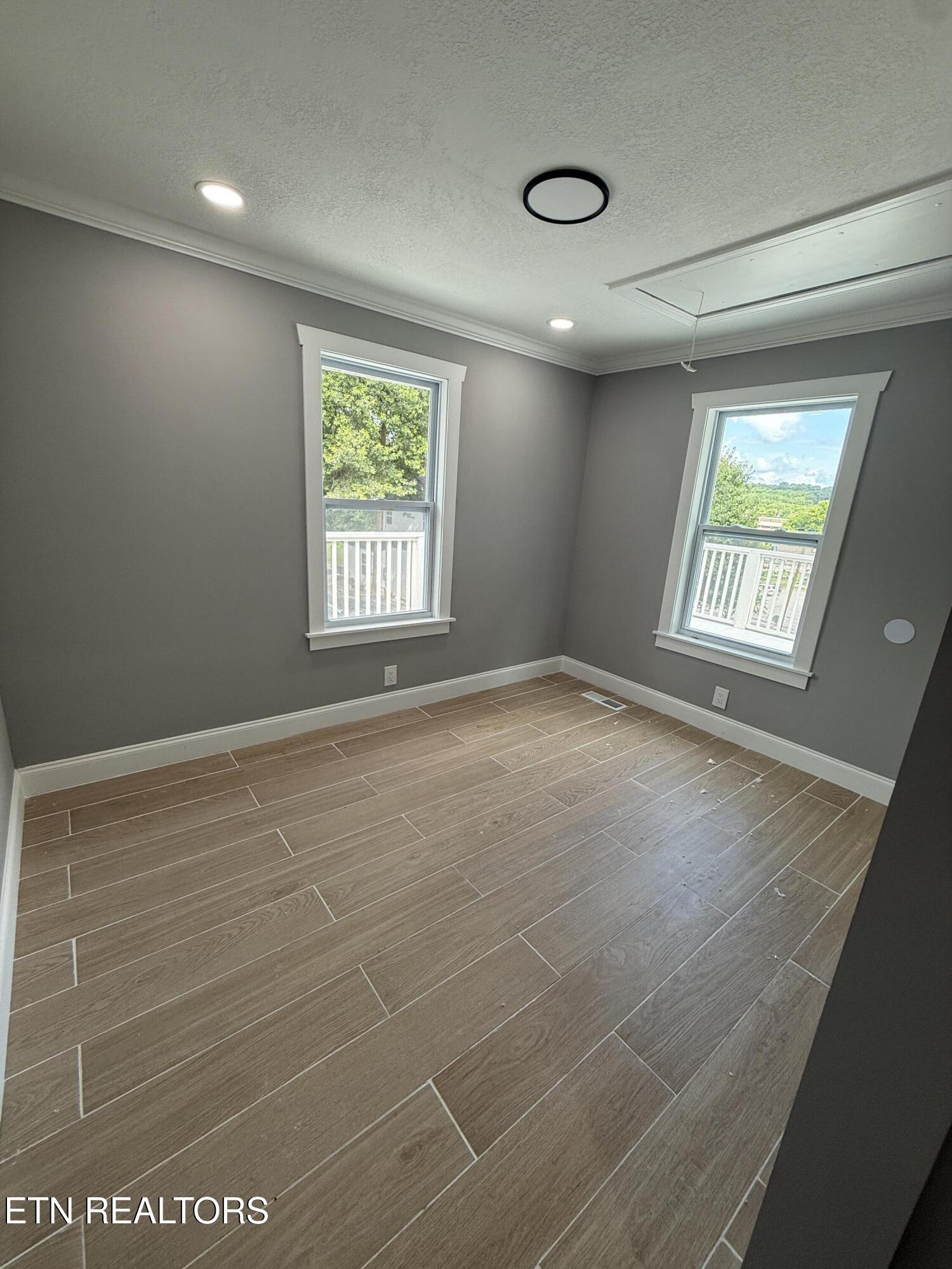 311 1/2 E 1st Avenue Lenoir City TN 37771