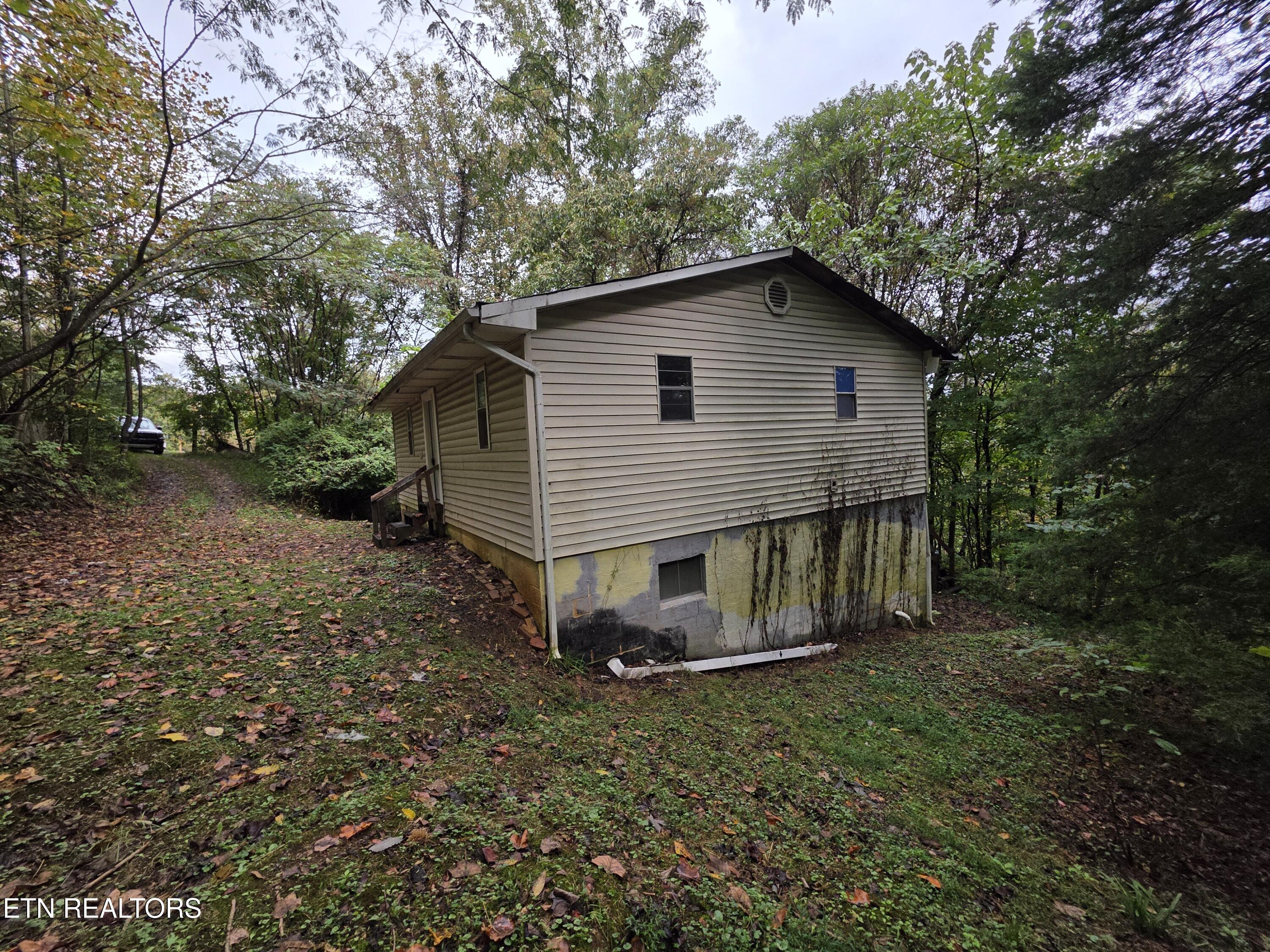 141 White Lane Caryville TN 37714