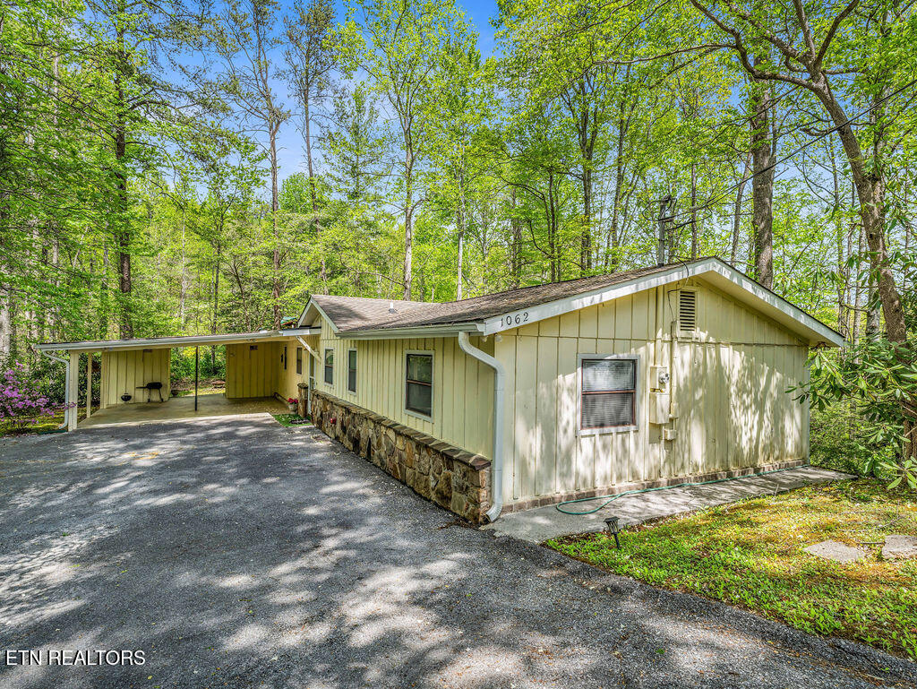 1062 N Ridge Place Sevierville TN 37876