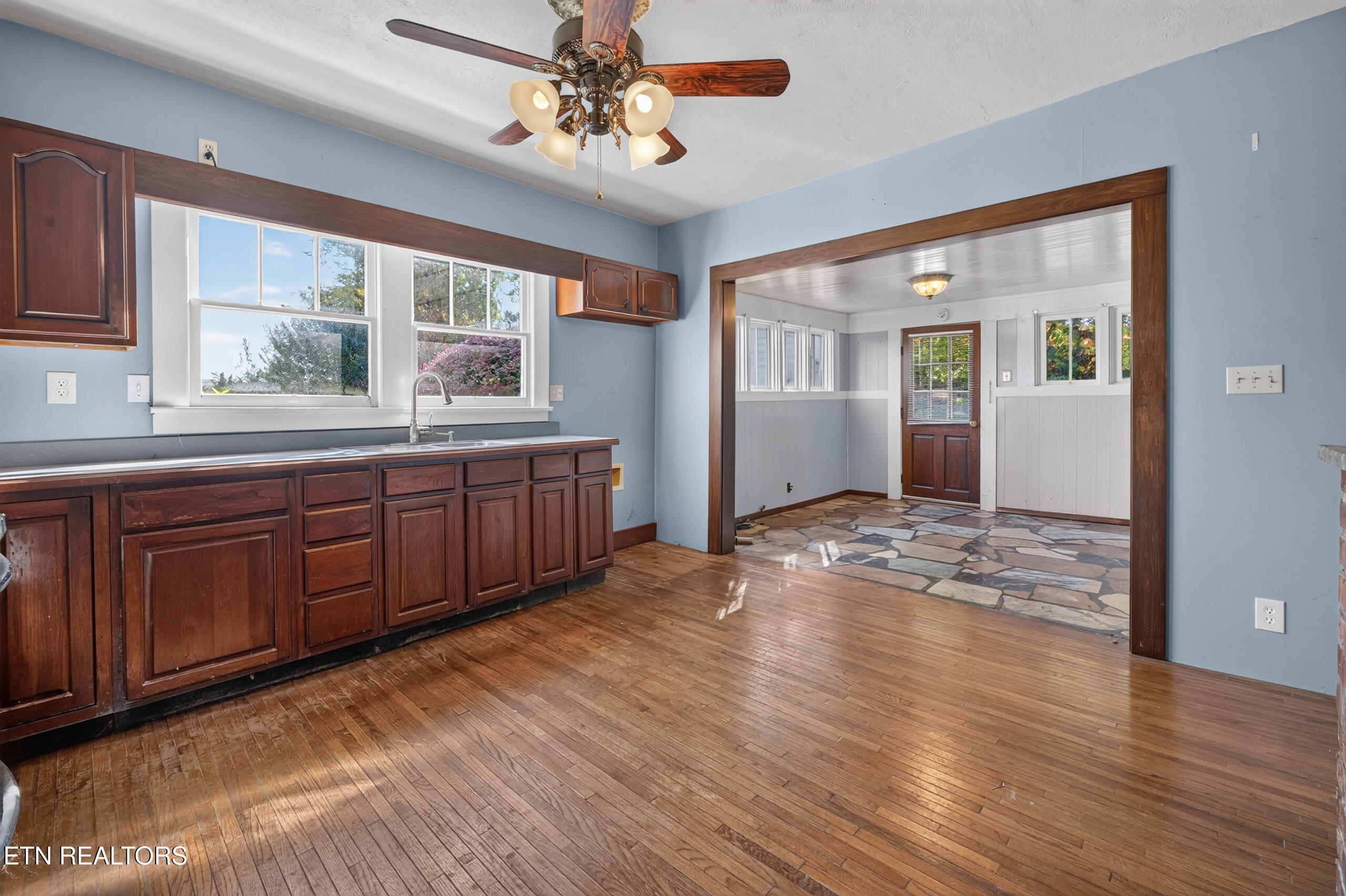 4815 Pleasant Ridge Road Knoxville TN 37912