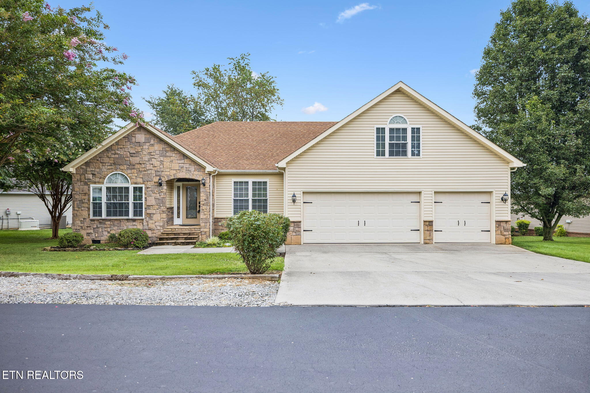 513 Tanasi Circle Loudon TN 37774