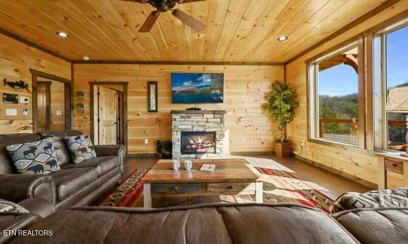4521 Shangrila Way Sevierville TN 37876