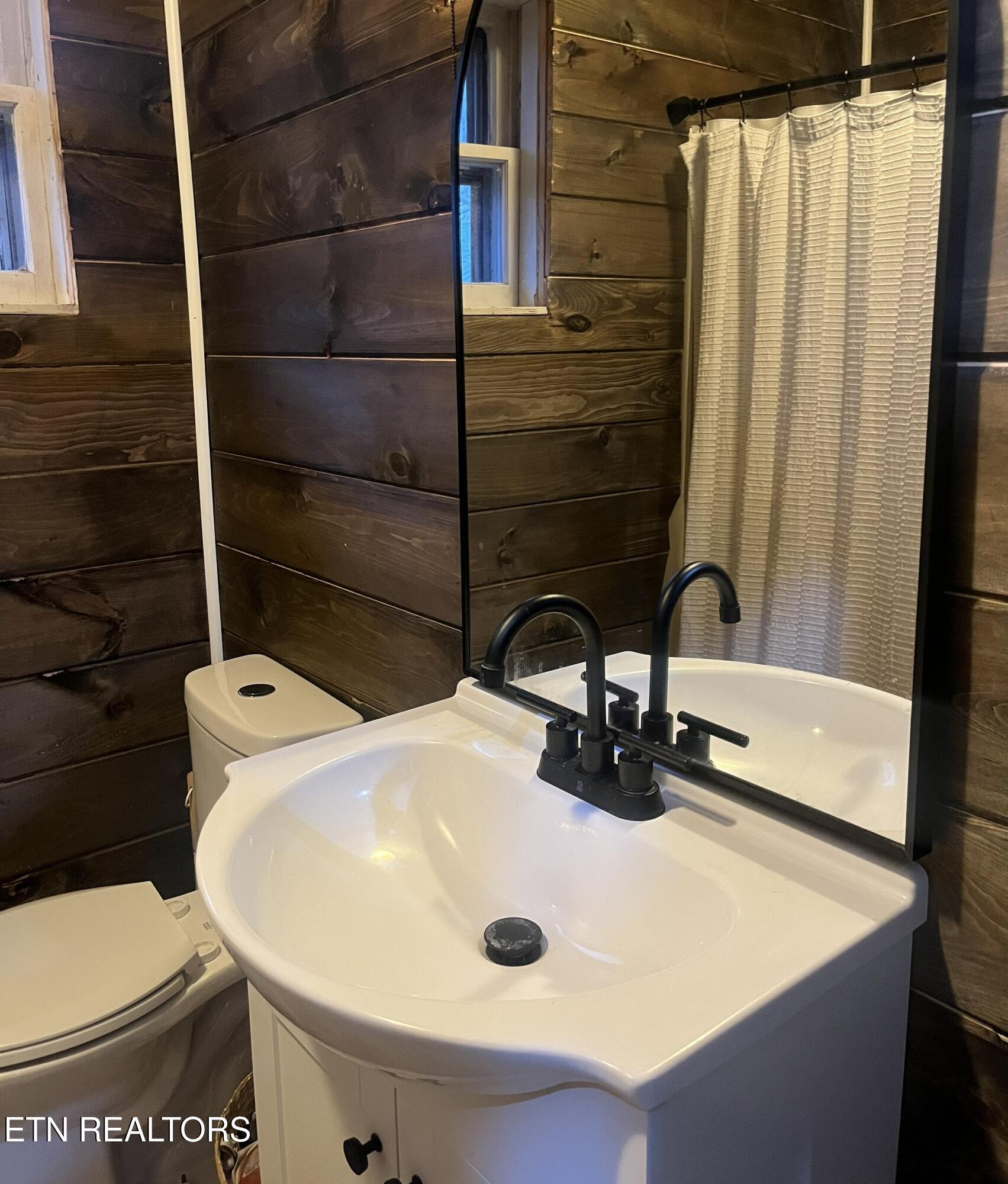 35 Buffalo Road Oneida TN 37841