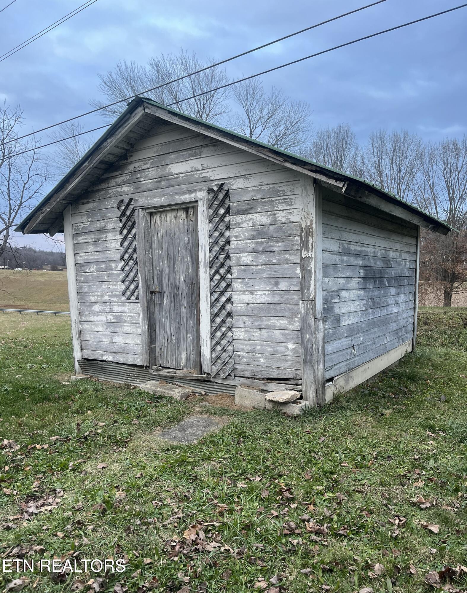 35 Buffalo Road Oneida TN 37841