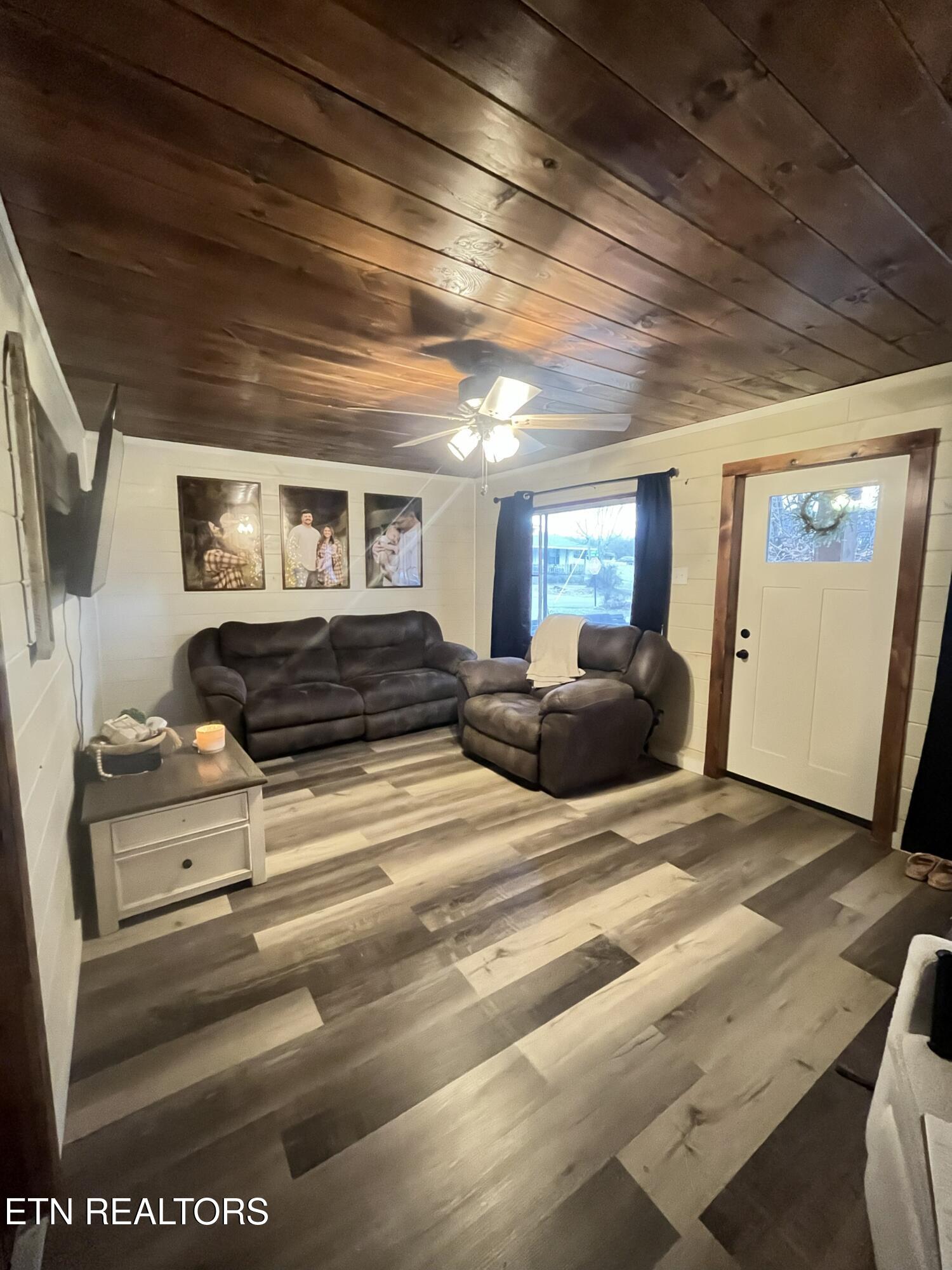35 Buffalo Road Oneida TN 37841