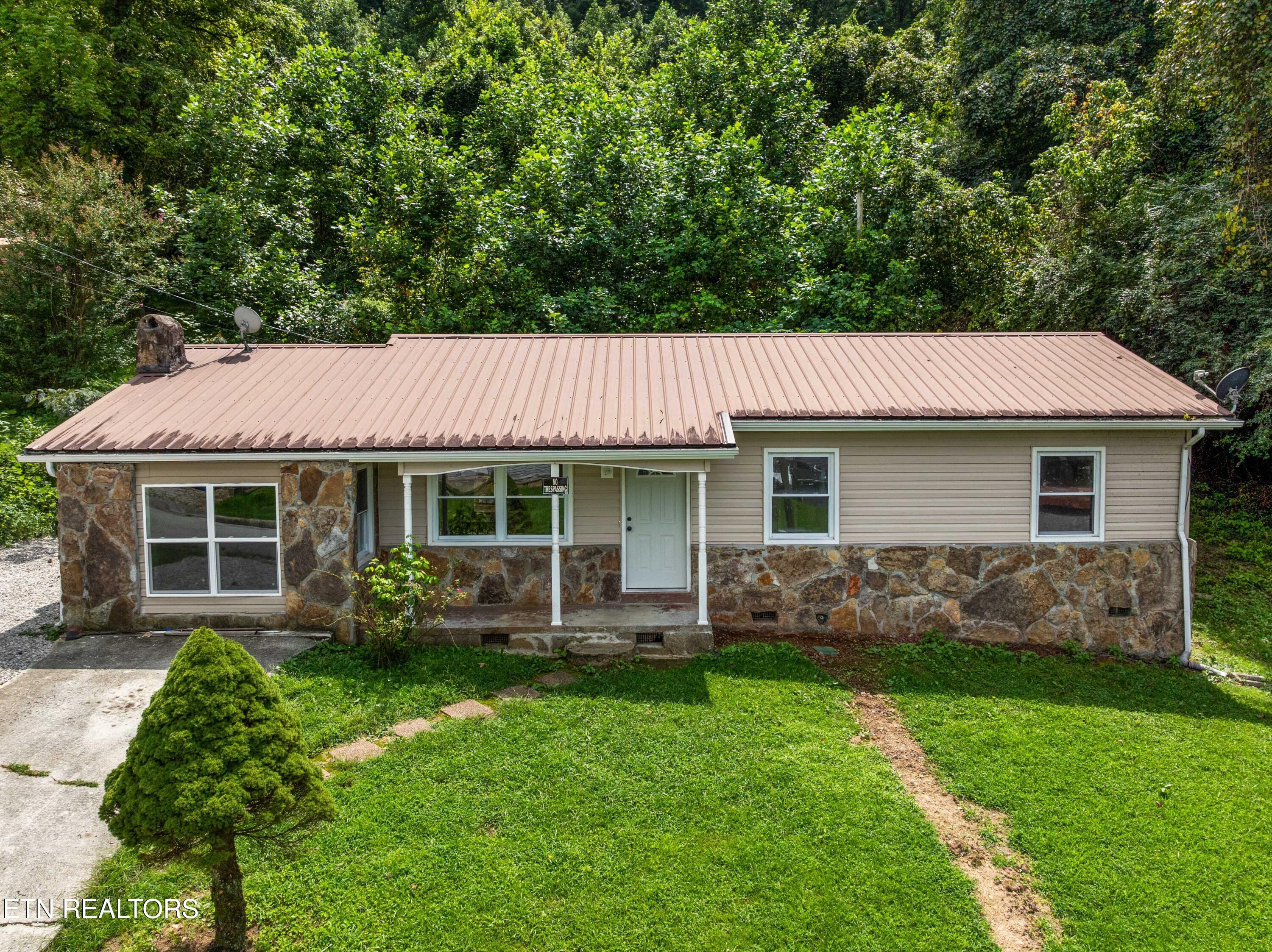 232 E Robbins Street Jellico TN 37762