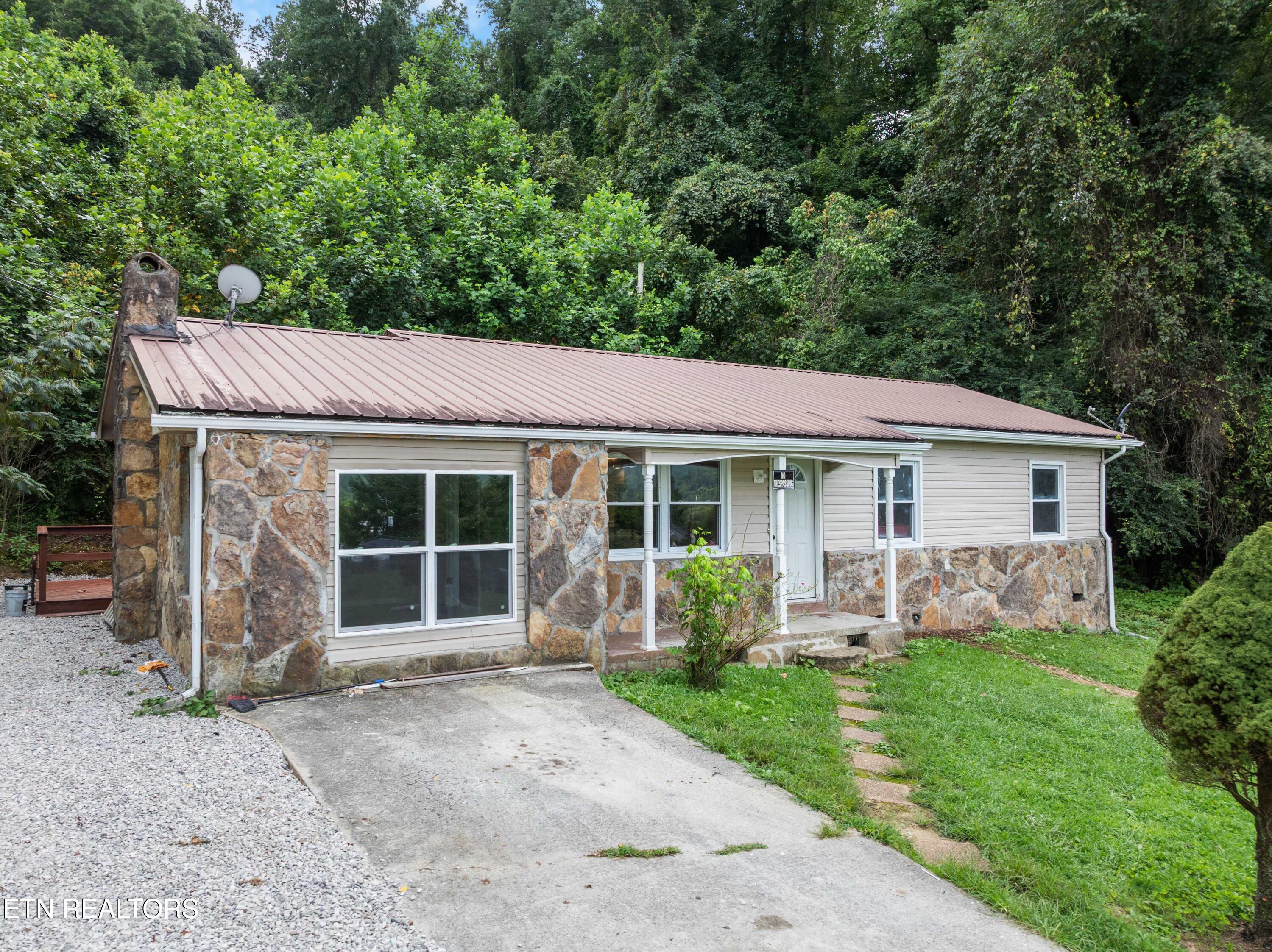 232 E Robbins Street Jellico TN 37762