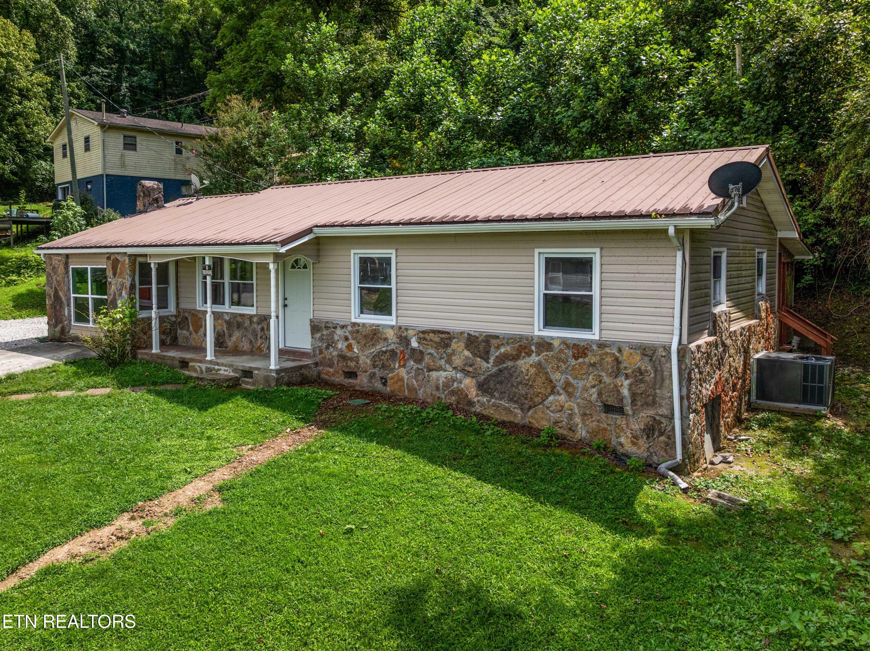232 E Robbins Street Jellico TN 37762