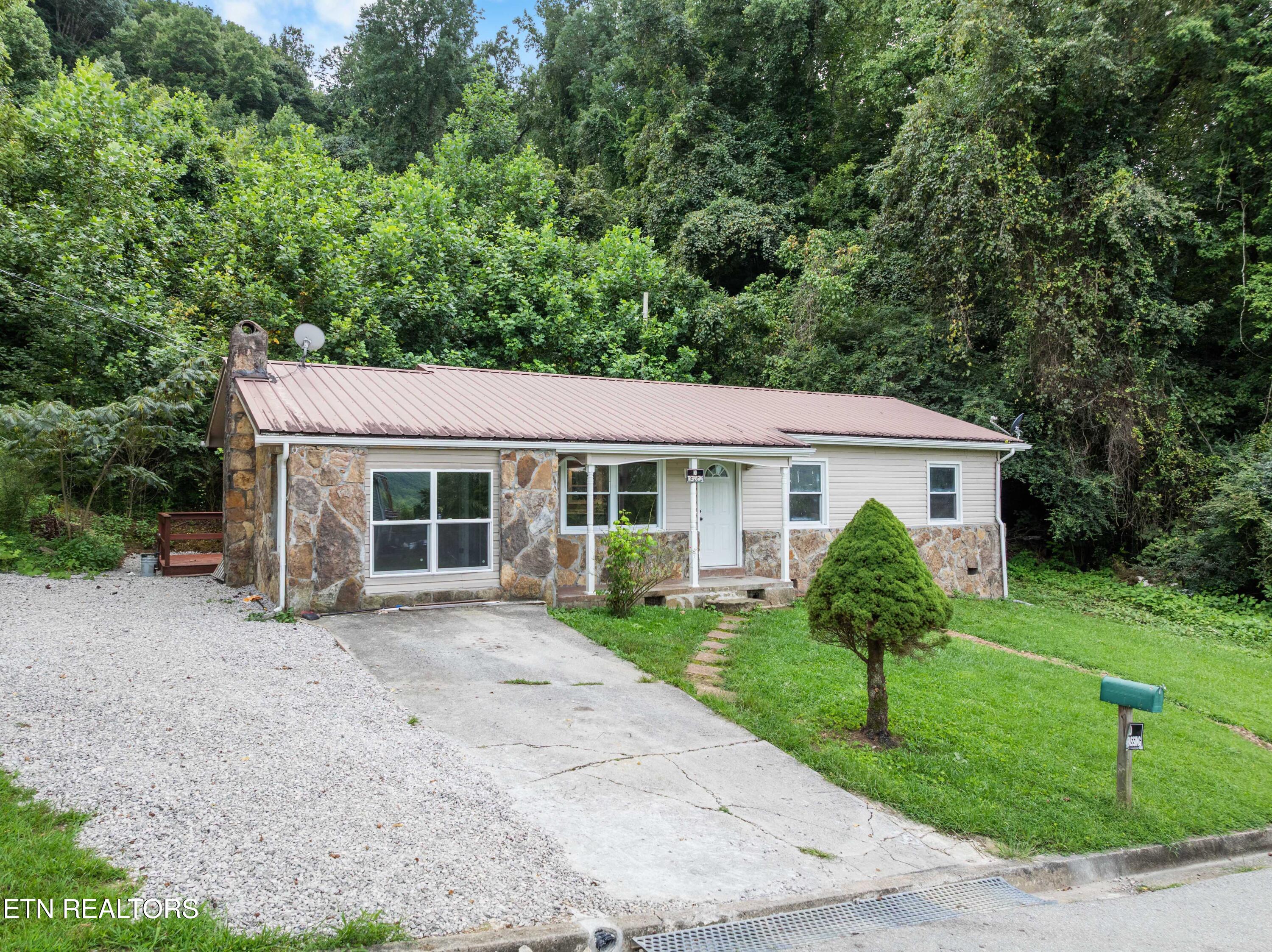 232 E Robbins Street Jellico TN 37762