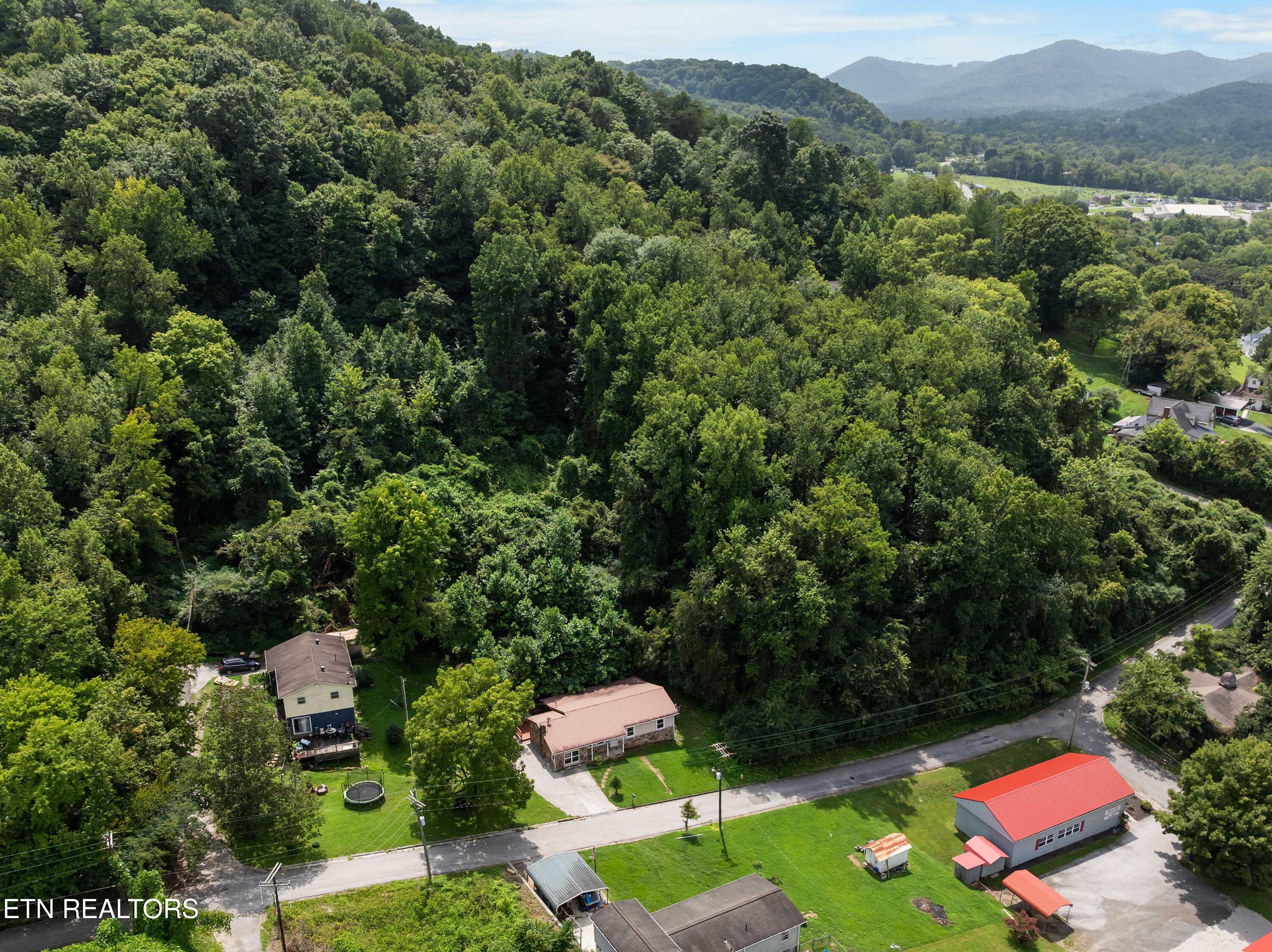 232 E Robbins Street Jellico TN 37762