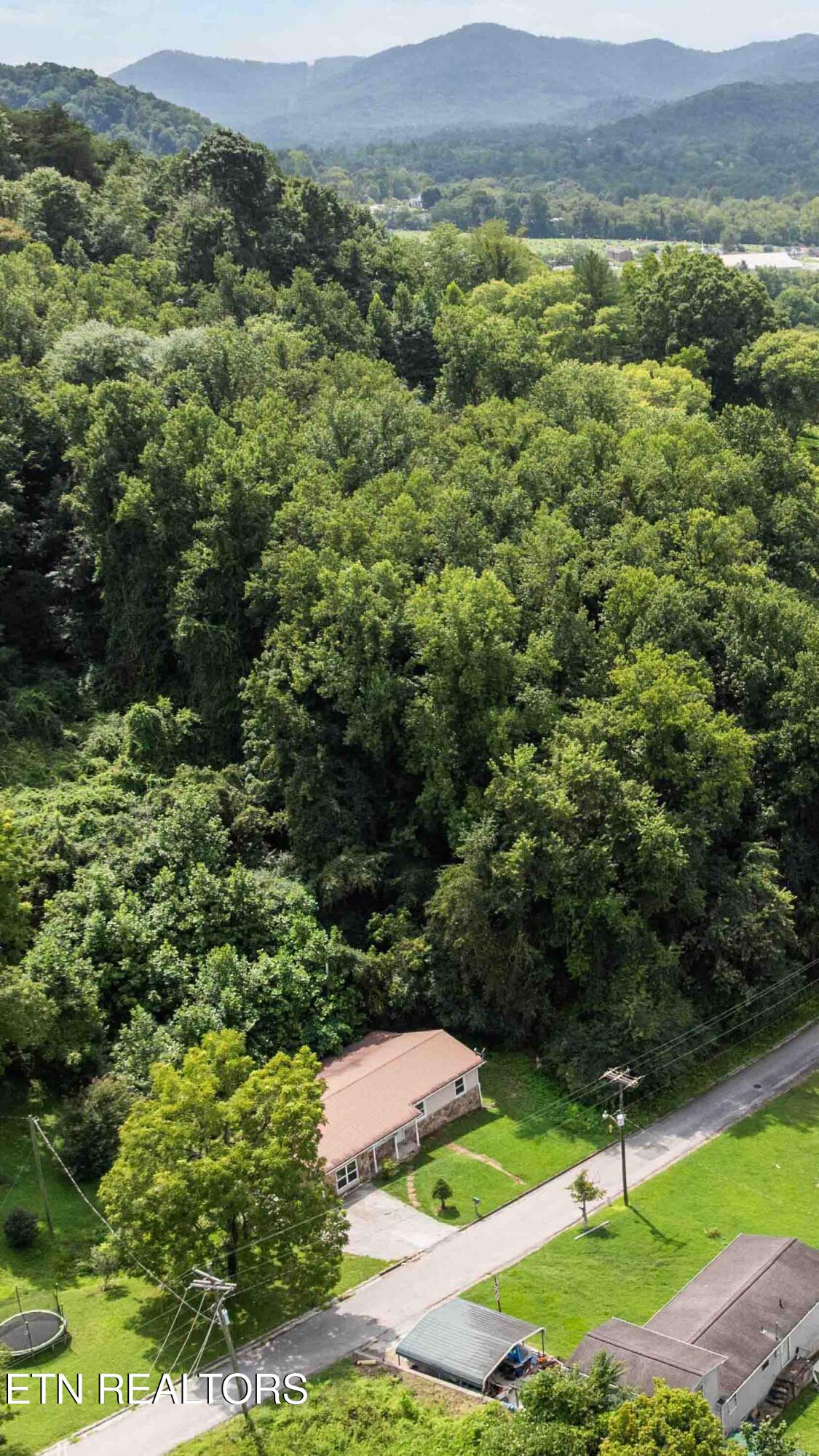 232 E Robbins Street Jellico TN 37762