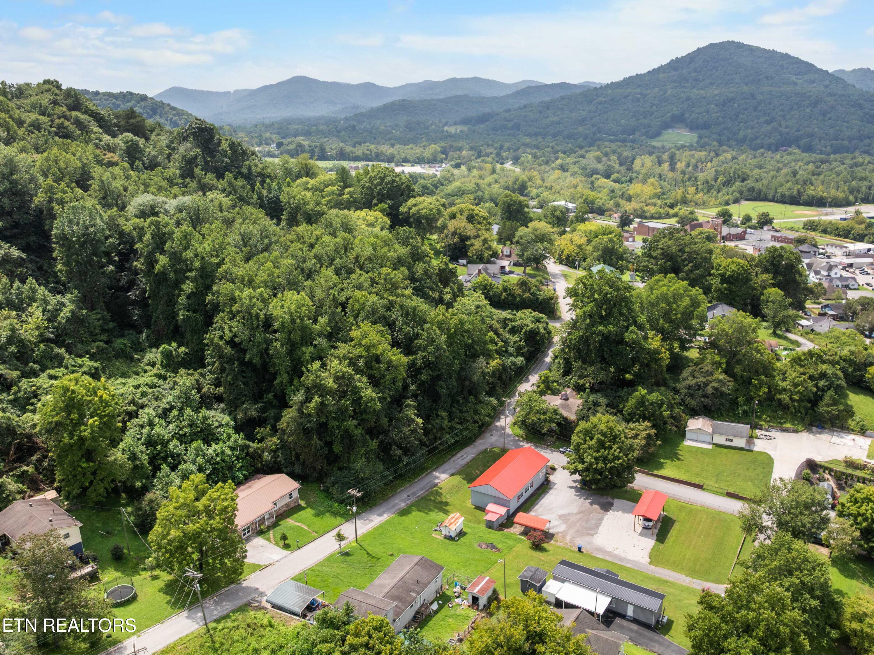 232 E Robbins Street Jellico TN 37762